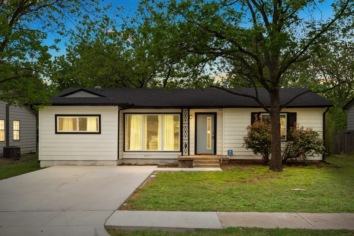 Single Family Residence For Rent in Dallas County , 2321 Muret Street, Irving, Texas 75062, 3 Bedroom, 2 Bathroom, Garage spaces, 1,400 Sqft, built in 1955, mls#21373098, Real Estate Agent in Irving, Homes For Rent in Dallas county, Homes For Rent in Irving, Realtor in Irving Texas, Real Estate Brokerage Independent Realty Texas, Luminita Cordes Realtor