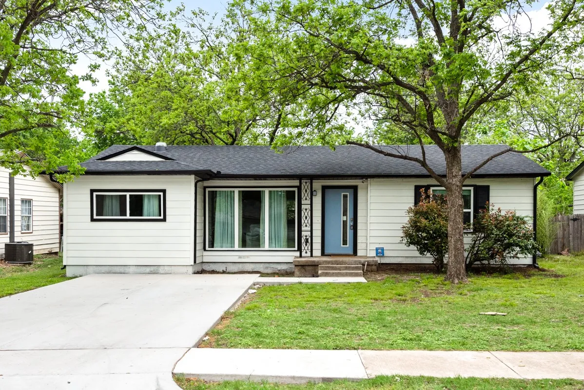 Single Family Residence For Rent in Dallas County , 2321 Muret Street, Irving, Texas 75062, 3 Bedroom, 2 Bathroom, Garage spaces, 1,400 Sqft, built in 1955, mls#21373098, Real Estate Agent in Irving, Homes For Rent in Dallas county, Homes For Rent in Irving, Realtor in Irving Texas, Real Estate Brokerage Independent Realty Texas, Luminita Cordes Realtor