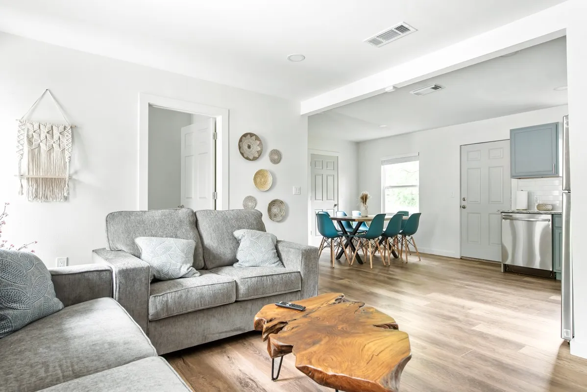 Single Family Residence For Rent in Dallas County , 2321 Muret Street, Irving, Texas 75062, 3 Bedroom, 2 Bathroom, Garage spaces, 1,400 Sqft, built in 1955, mls#21373098, Real Estate Agent in Irving, Homes For Rent in Dallas county, Homes For Rent in Irving, Realtor in Irving Texas, Real Estate Brokerage Independent Realty Texas, Luminita Cordes Realtor
