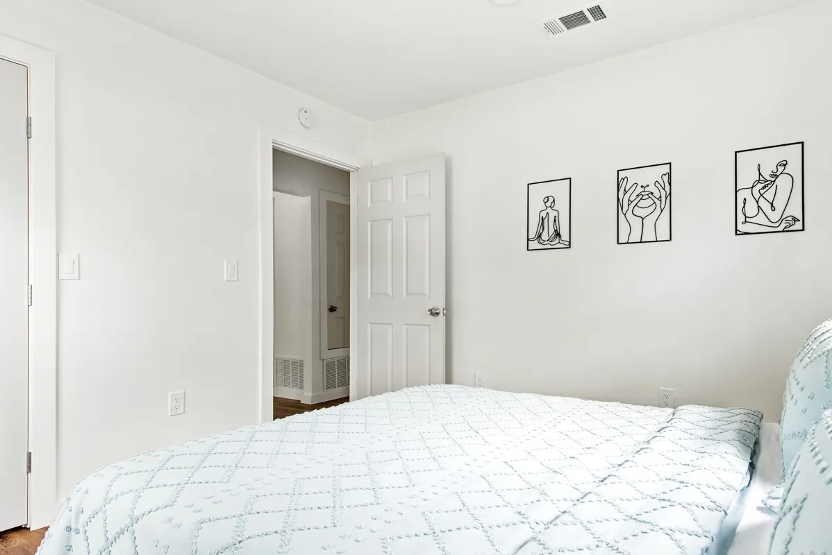 Single Family Residence For Rent in Dallas County , 2321 Muret Street, Irving, Texas 75062, 3 Bedroom, 2 Bathroom, Garage spaces, 1,400 Sqft, built in 1955, mls#21373098, Real Estate Agent in Irving, Homes For Rent in Dallas county, Homes For Rent in Irving, Realtor in Irving Texas, Real Estate Brokerage Independent Realty Texas, Luminita Cordes Realtor