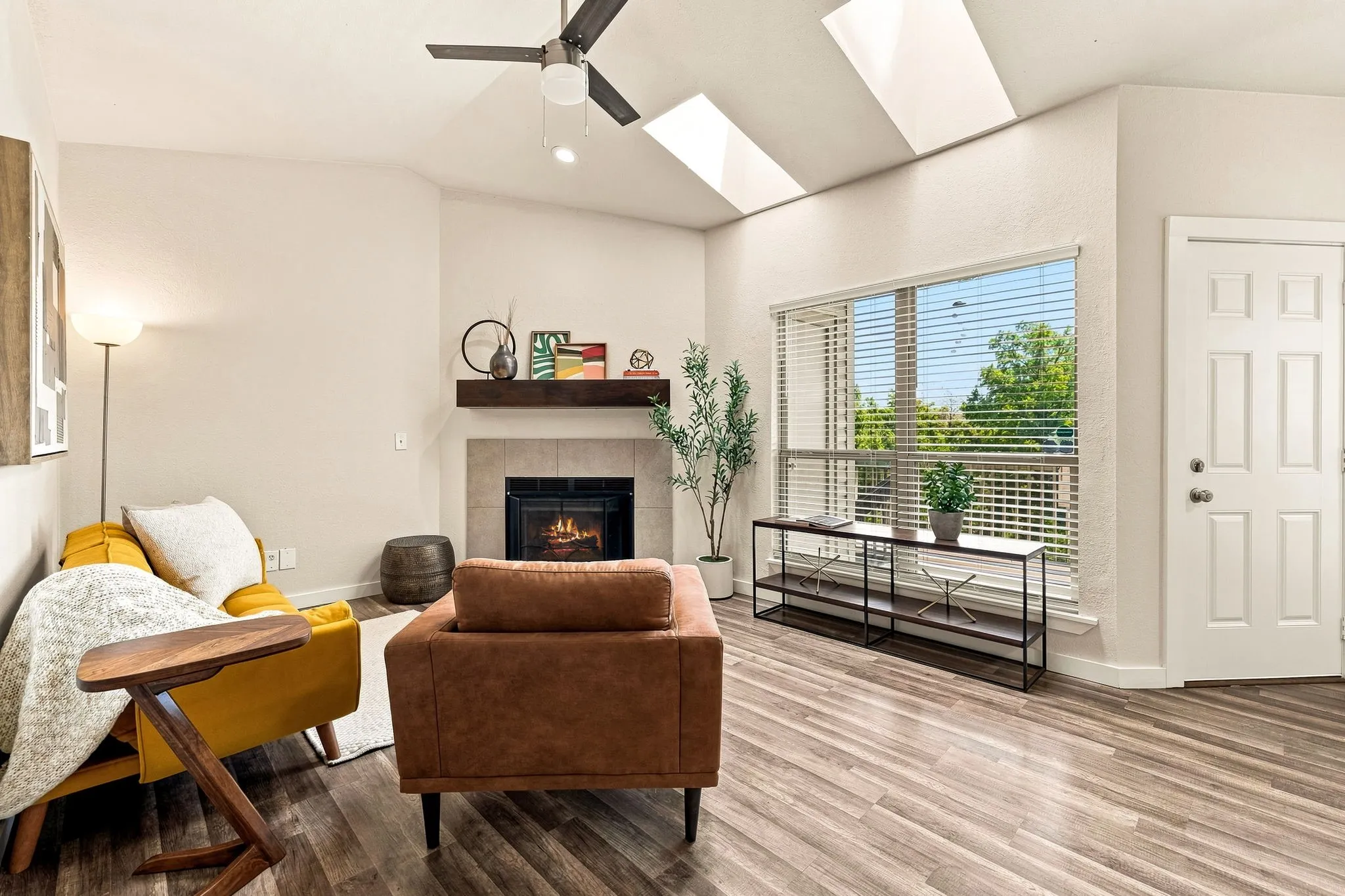 Condominium For Rent in Dallas County , 7340 Skillman Street 1217, Dallas, Texas 75231, 1 Bedroom, 1 Bathroom, 1 Garage spaces, 663 Sqft, built in 1983, mls#21373937, Real Estate Agent in Dallas, Homes For Rent in Dallas county, Homes For Rent in Dallas, Realtor in Dallas Texas, Real Estate Brokerage Independent Realty Texas, Luminita Cordes Realtor