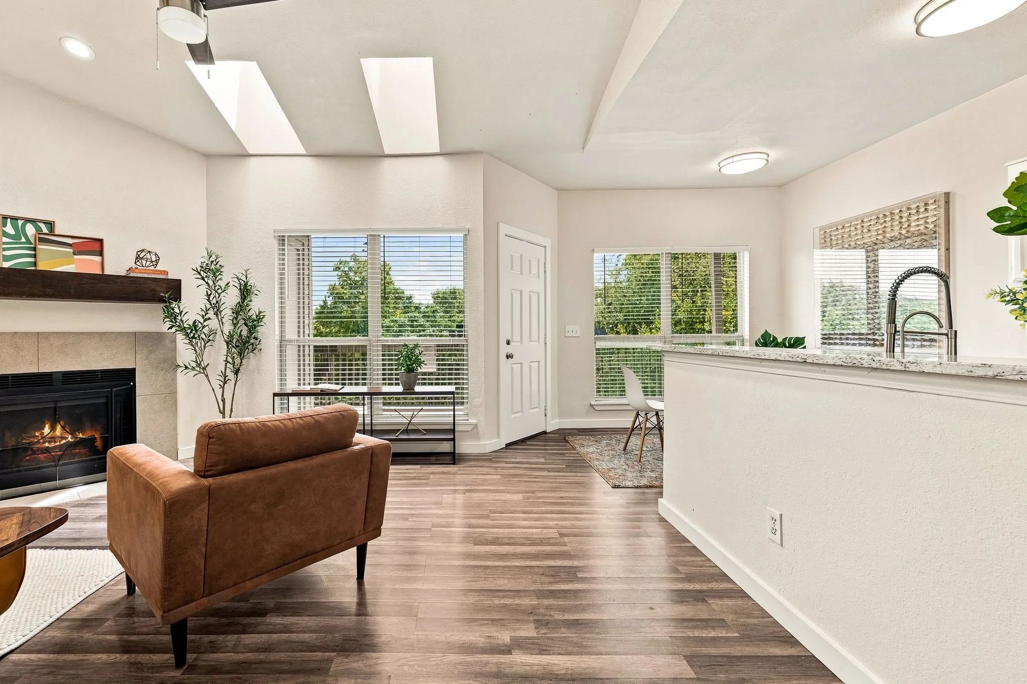 Condominium For Rent in Dallas County , 7340 Skillman Street 1217, Dallas, Texas 75231, 1 Bedroom, 1 Bathroom, 1 Garage spaces, 663 Sqft, built in 1983, mls#21373937, Real Estate Agent in Dallas, Homes For Rent in Dallas county, Homes For Rent in Dallas, Realtor in Dallas Texas, Real Estate Brokerage Independent Realty Texas, Luminita Cordes Realtor