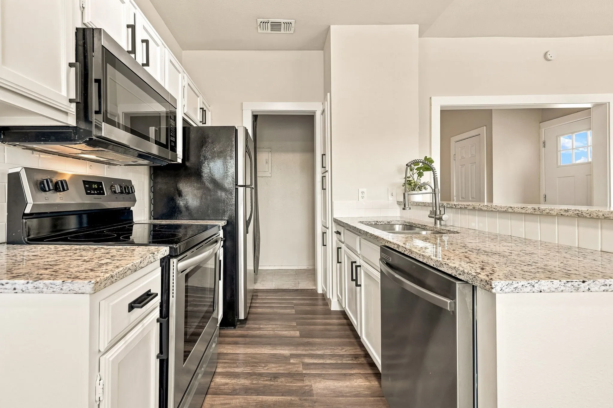Condominium For Rent in Dallas County , 7340 Skillman Street 1217, Dallas, Texas 75231, 1 Bedroom, 1 Bathroom, 1 Garage spaces, 663 Sqft, built in 1983, mls#21373937, Real Estate Agent in Dallas, Homes For Rent in Dallas county, Homes For Rent in Dallas, Realtor in Dallas Texas, Real Estate Brokerage Independent Realty Texas, Luminita Cordes Realtor