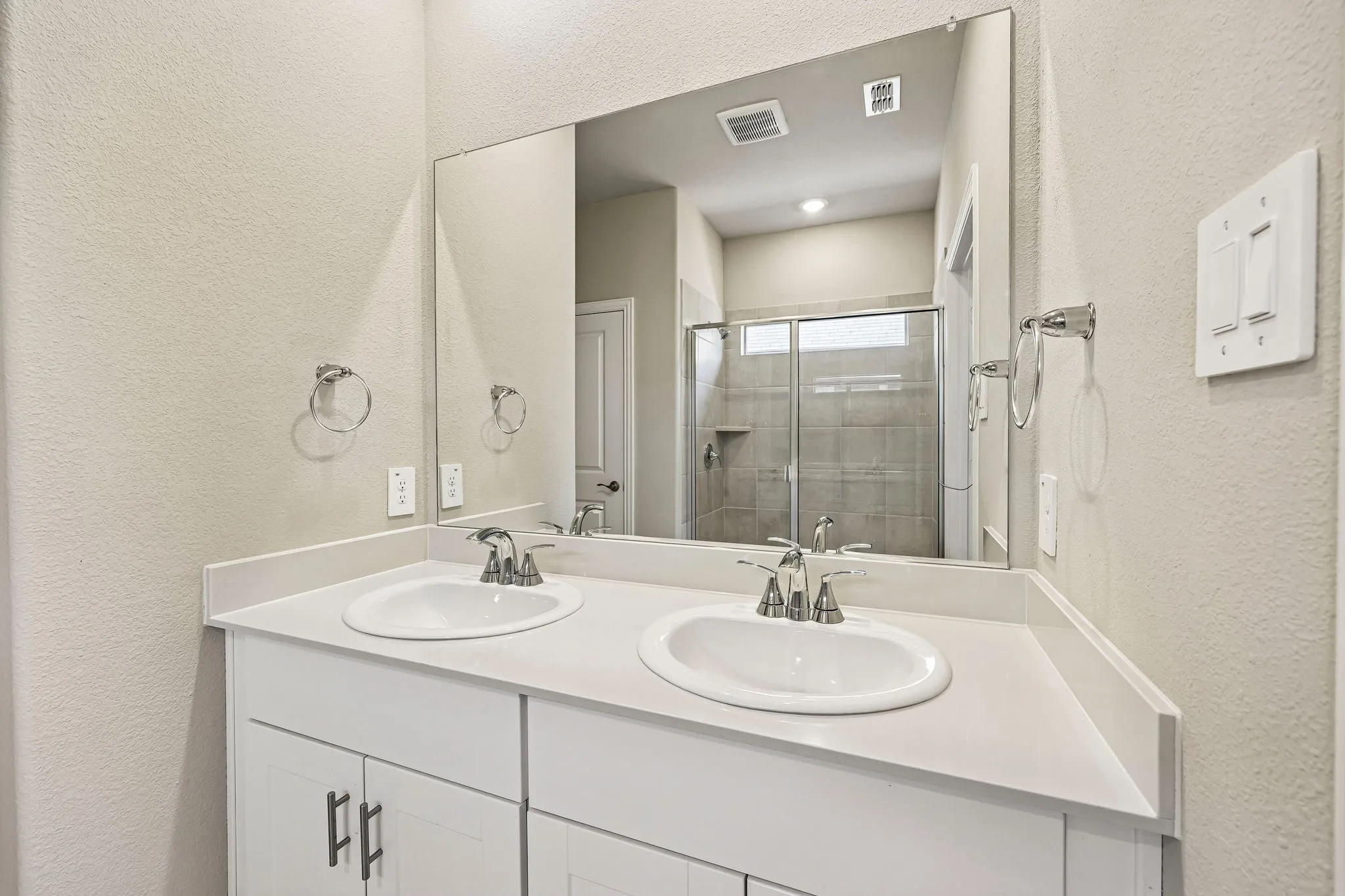 Photo is not of the actual home, but is an inspirational photo of builder’s model home and may depict options, furnishings, and/or decorator features that are not included.