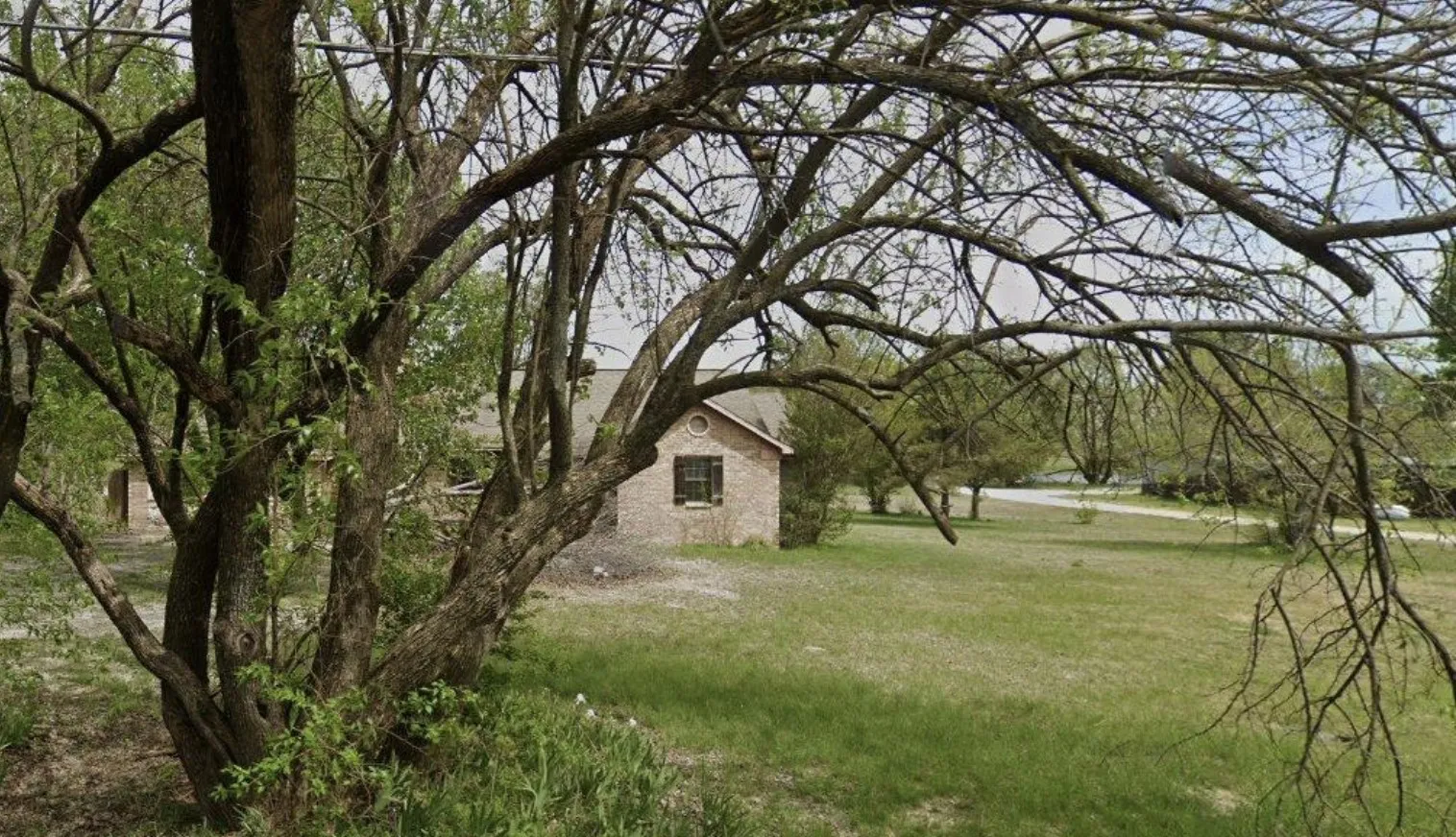 Single Family Residence For Sale in Grayson County , 1357 N John Douglas Road, Van Alstyne, Texas 75495, 0, 0, Garage spaces, 1,715 Sqft, built in 1950, mls#21373330, Real Estate Agent in Van Alstyne, Homes For Sale in Grayson county, Homes For Sale in Van Alstyne, Realtor in Van Alstyne Texas, Real Estate Brokerage Independent Realty Texas, Luminita Cordes Realtor
