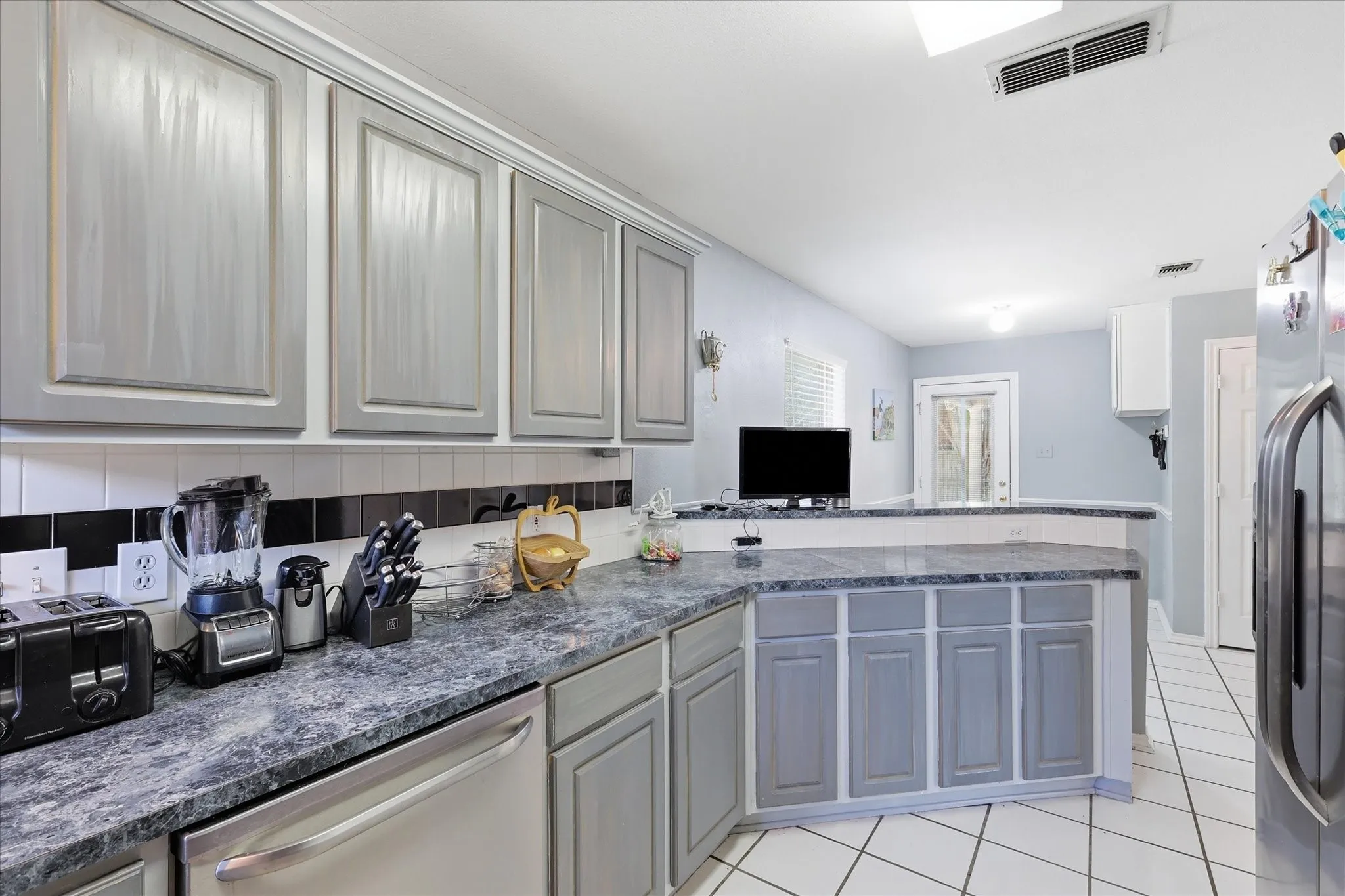 Single Family Residence For Sale in Tarrant County , 3133 Watercress Circle, Arlington, Texas 76012, 4 Bedroom, 3 Bathroom, 2 Garage spaces, 2,219 Sqft, built in 1994, mls#21373834, Real Estate Agent in Arlington, Homes For Sale in Tarrant county, Homes For Sale in Arlington, Realtor in Arlington Texas, Real Estate Brokerage Independent Realty Texas, Luminita Cordes Realtor