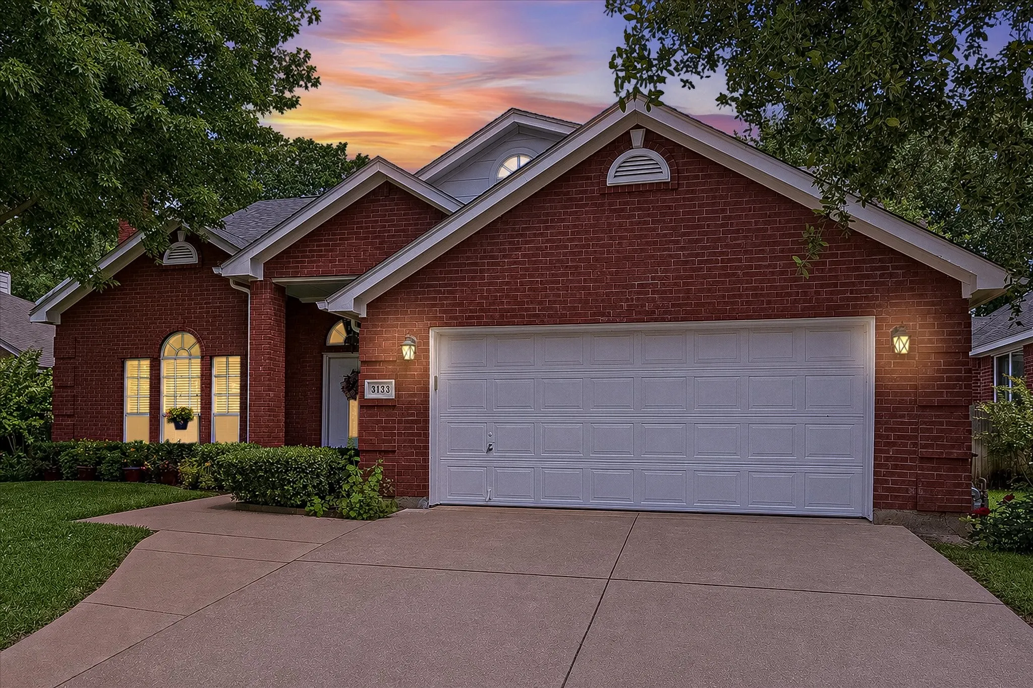 Single Family Residence For Sale in Tarrant County , 3133 Watercress Circle, Arlington, Texas 76012, 4 Bedroom, 3 Bathroom, 2 Garage spaces, 2,219 Sqft, built in 1994, mls#21373834, Real Estate Agent in Arlington, Homes For Sale in Tarrant county, Homes For Sale in Arlington, Realtor in Arlington Texas, Real Estate Brokerage Independent Realty Texas, Luminita Cordes Realtor