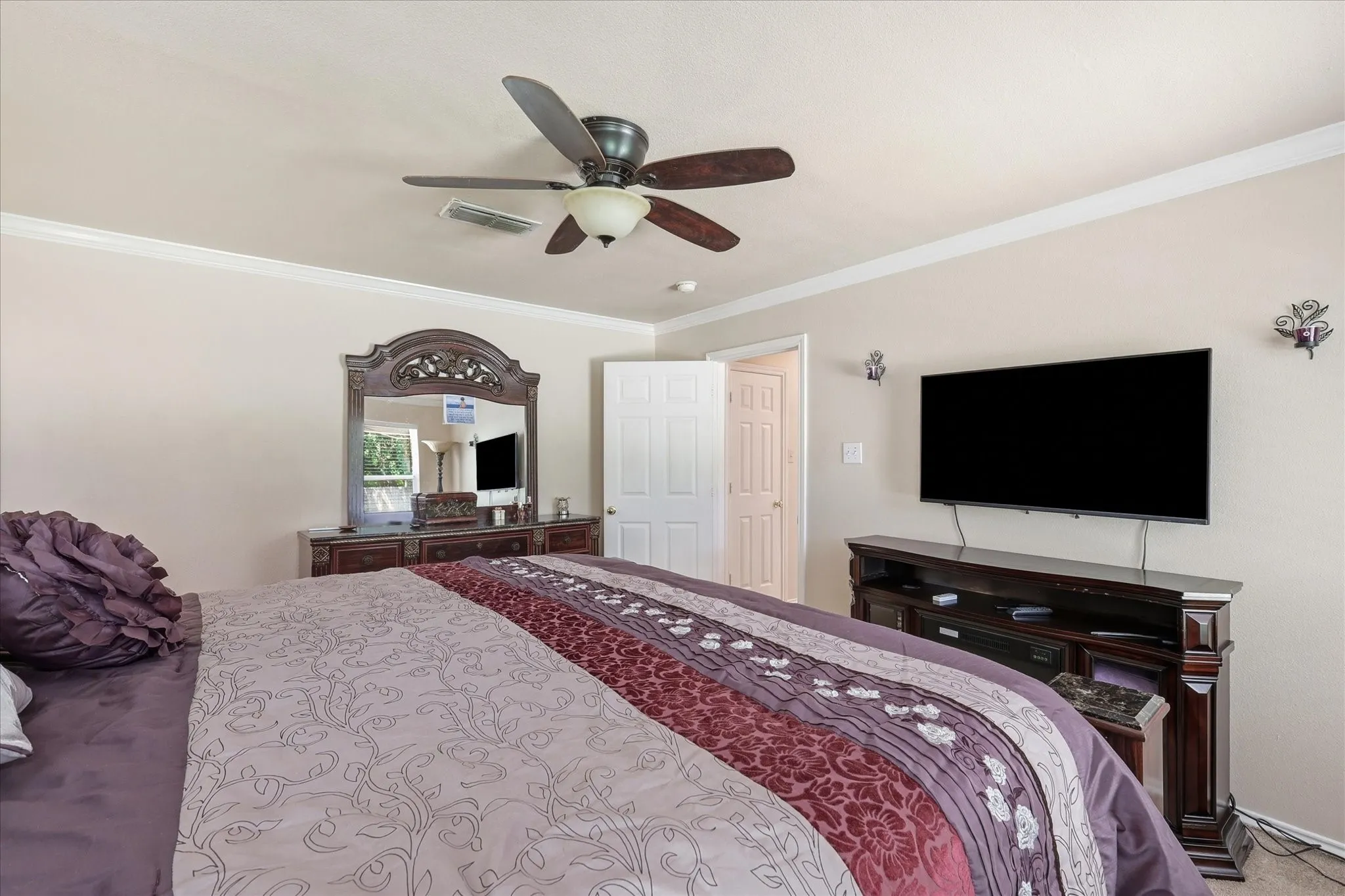 Single Family Residence For Sale in Tarrant County , 3133 Watercress Circle, Arlington, Texas 76012, 4 Bedroom, 3 Bathroom, 2 Garage spaces, 2,219 Sqft, built in 1994, mls#21373834, Real Estate Agent in Arlington, Homes For Sale in Tarrant county, Homes For Sale in Arlington, Realtor in Arlington Texas, Real Estate Brokerage Independent Realty Texas, Luminita Cordes Realtor