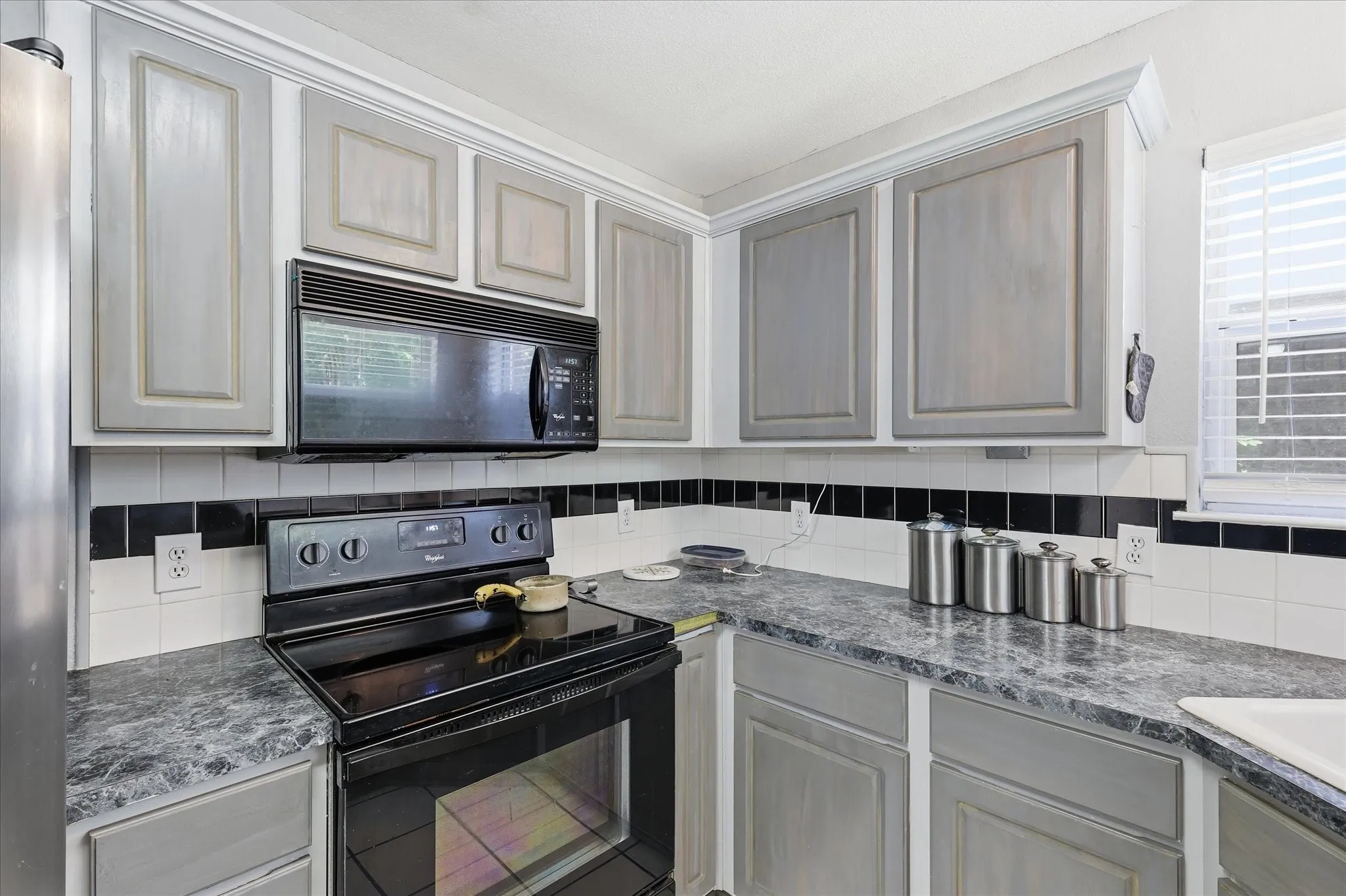 Single Family Residence For Sale in Tarrant County , 3133 Watercress Circle, Arlington, Texas 76012, 4 Bedroom, 3 Bathroom, 2 Garage spaces, 2,219 Sqft, built in 1994, mls#21373834, Real Estate Agent in Arlington, Homes For Sale in Tarrant county, Homes For Sale in Arlington, Realtor in Arlington Texas, Real Estate Brokerage Independent Realty Texas, Luminita Cordes Realtor