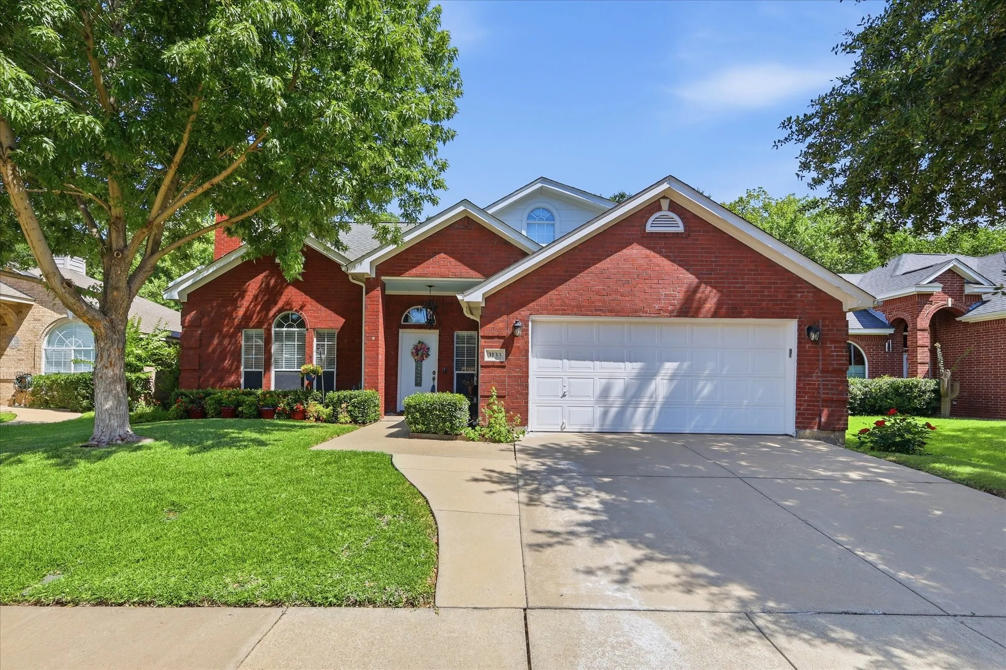 Single Family Residence For Sale in Tarrant County , 3133 Watercress Circle, Arlington, Texas 76012, 4 Bedroom, 3 Bathroom, 2 Garage spaces, 2,219 Sqft, built in 1994, mls#21373834, Real Estate Agent in Arlington, Homes For Sale in Tarrant county, Homes For Sale in Arlington, Realtor in Arlington Texas, Real Estate Brokerage Independent Realty Texas, Luminita Cordes Realtor