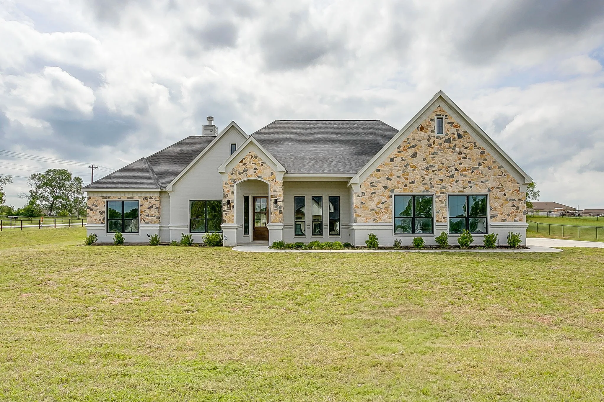 Single Family Residence For Sale in Parker County , 1001 Magnolia Court, Springtown, Texas 76082, 3 Bedroom, 3 Bathroom, 3 Garage spaces, 2,588 Sqft, built in 2025, mls#21373867, Real Estate Agent in Springtown, Homes For Sale in Parker county, Homes For Sale in Springtown, Realtor in Springtown Texas, Real Estate Brokerage Independent Realty Texas, Luminita Cordes Realtor