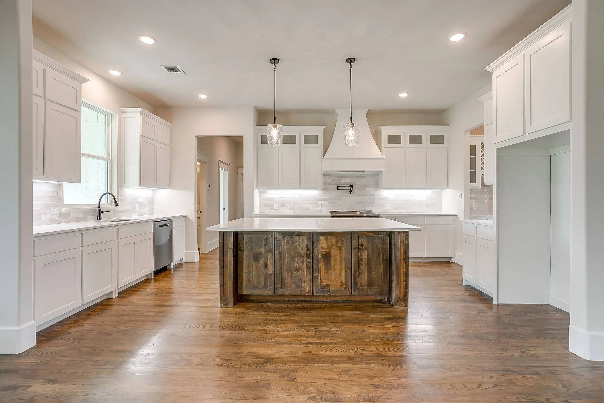 Single Family Residence For Sale in Parker County , 1001 Magnolia Court, Springtown, Texas 76082, 3 Bedroom, 3 Bathroom, 3 Garage spaces, 2,588 Sqft, built in 2025, mls#21373867, Real Estate Agent in Springtown, Homes For Sale in Parker county, Homes For Sale in Springtown, Realtor in Springtown Texas, Real Estate Brokerage Independent Realty Texas, Luminita Cordes Realtor