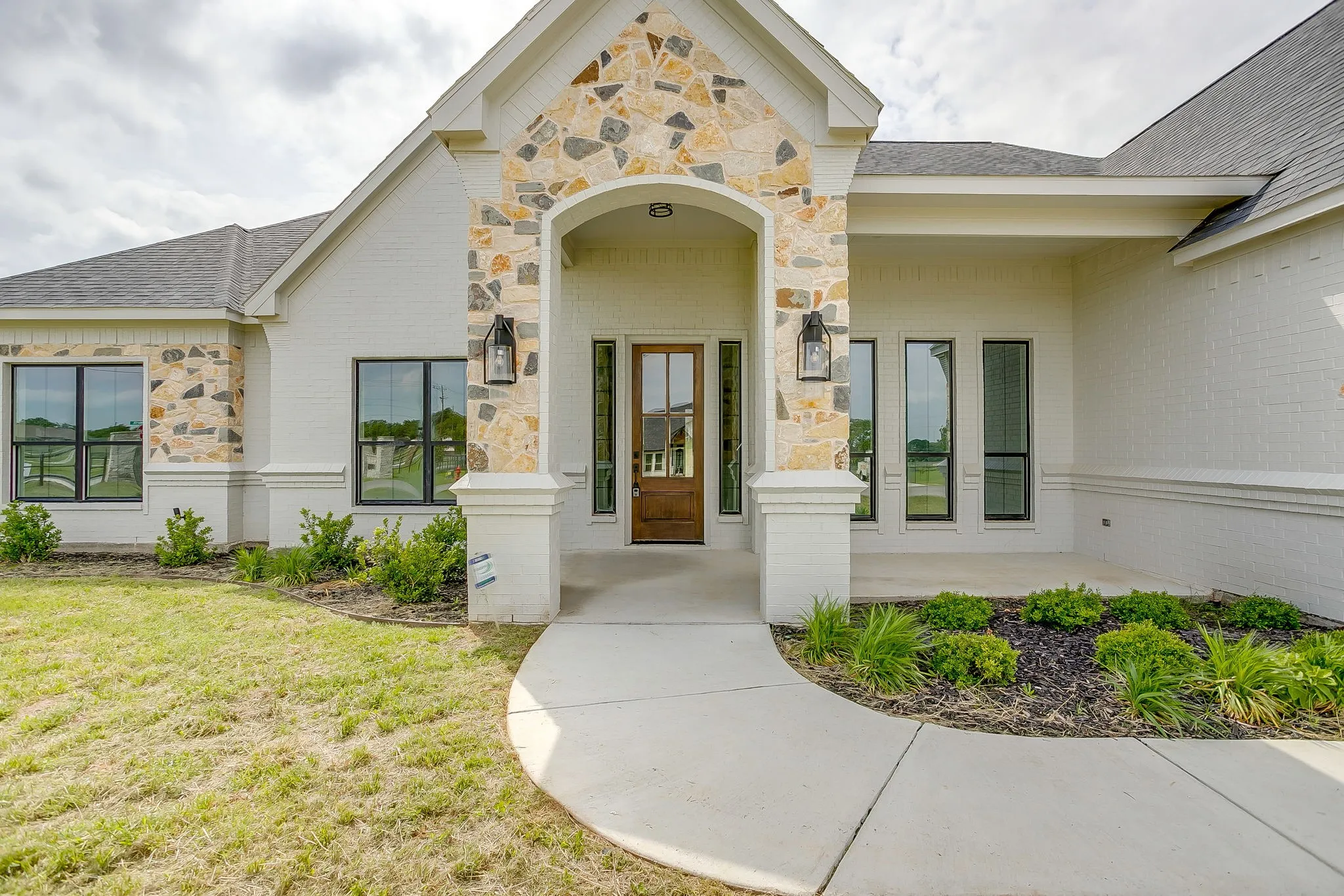 Single Family Residence For Sale in Parker County , 1001 Magnolia Court, Springtown, Texas 76082, 3 Bedroom, 3 Bathroom, 3 Garage spaces, 2,588 Sqft, built in 2025, mls#21373867, Real Estate Agent in Springtown, Homes For Sale in Parker county, Homes For Sale in Springtown, Realtor in Springtown Texas, Real Estate Brokerage Independent Realty Texas, Luminita Cordes Realtor