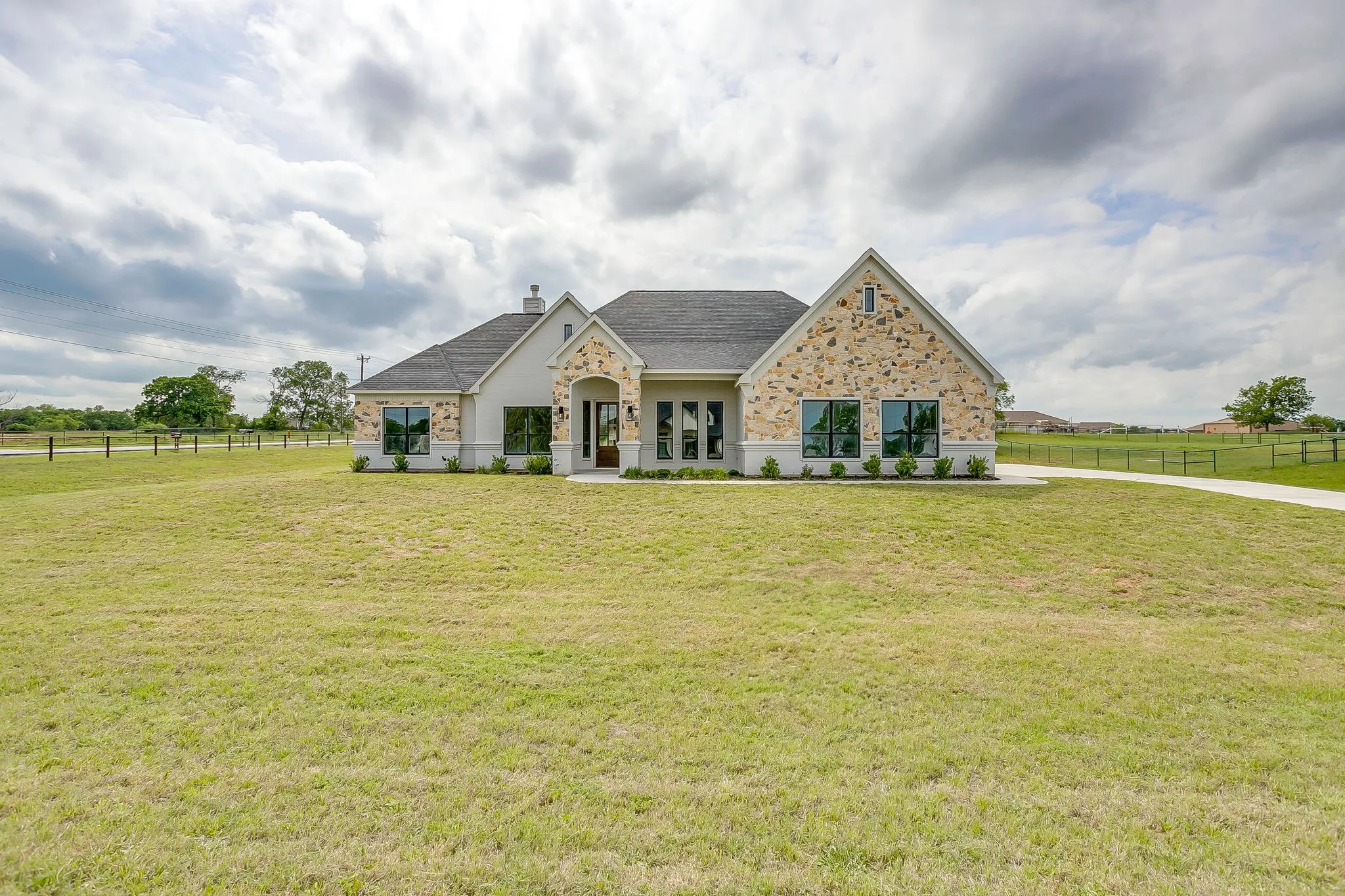 Single Family Residence For Sale in Parker County , 1001 Magnolia Court, Springtown, Texas 76082, 3 Bedroom, 3 Bathroom, 3 Garage spaces, 2,588 Sqft, built in 2025, mls#21373867, Real Estate Agent in Springtown, Homes For Sale in Parker county, Homes For Sale in Springtown, Realtor in Springtown Texas, Real Estate Brokerage Independent Realty Texas, Luminita Cordes Realtor