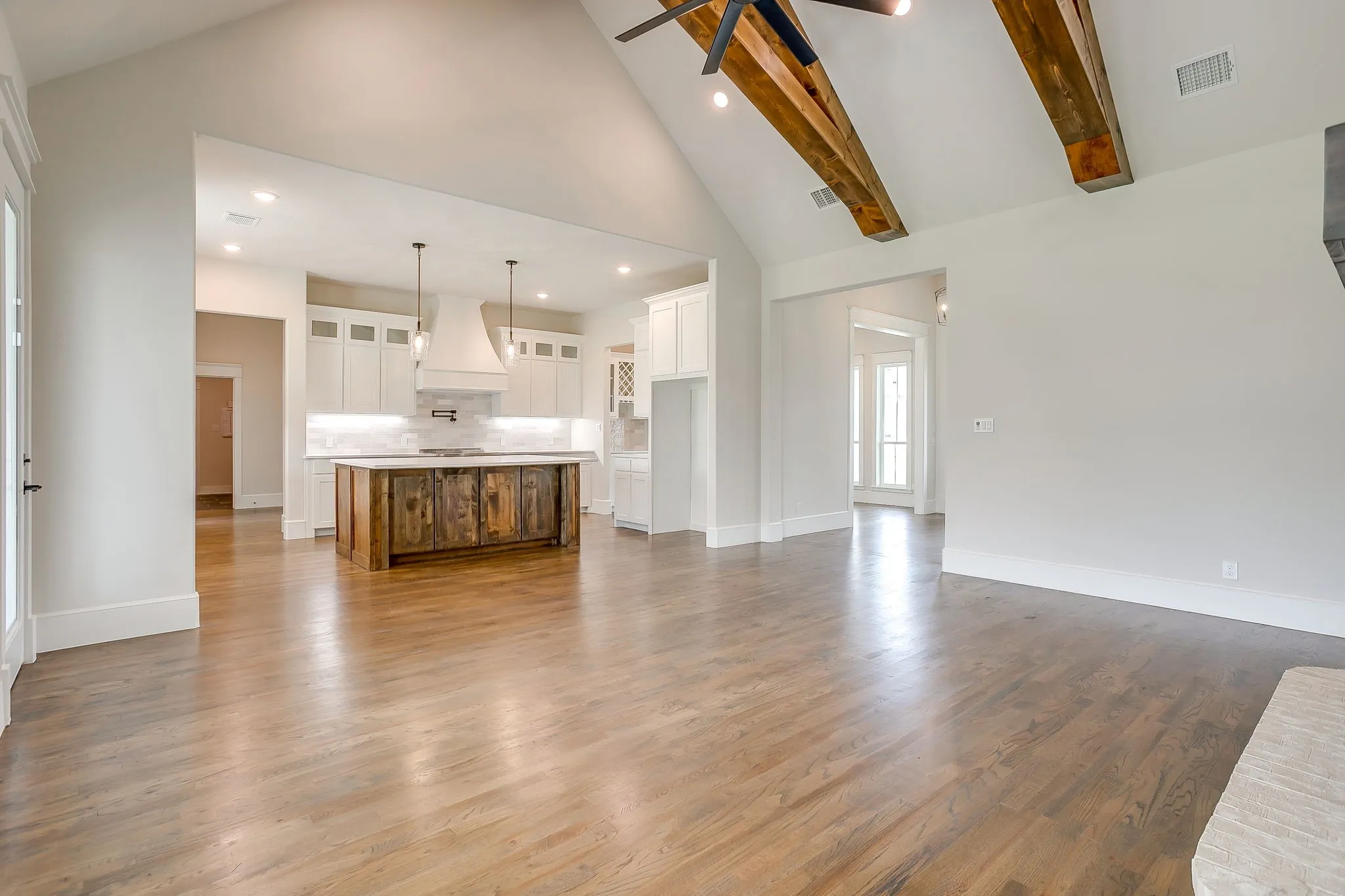 Single Family Residence For Sale in Parker County , 1001 Magnolia Court, Springtown, Texas 76082, 3 Bedroom, 3 Bathroom, 3 Garage spaces, 2,588 Sqft, built in 2025, mls#21373867, Real Estate Agent in Springtown, Homes For Sale in Parker county, Homes For Sale in Springtown, Realtor in Springtown Texas, Real Estate Brokerage Independent Realty Texas, Luminita Cordes Realtor
