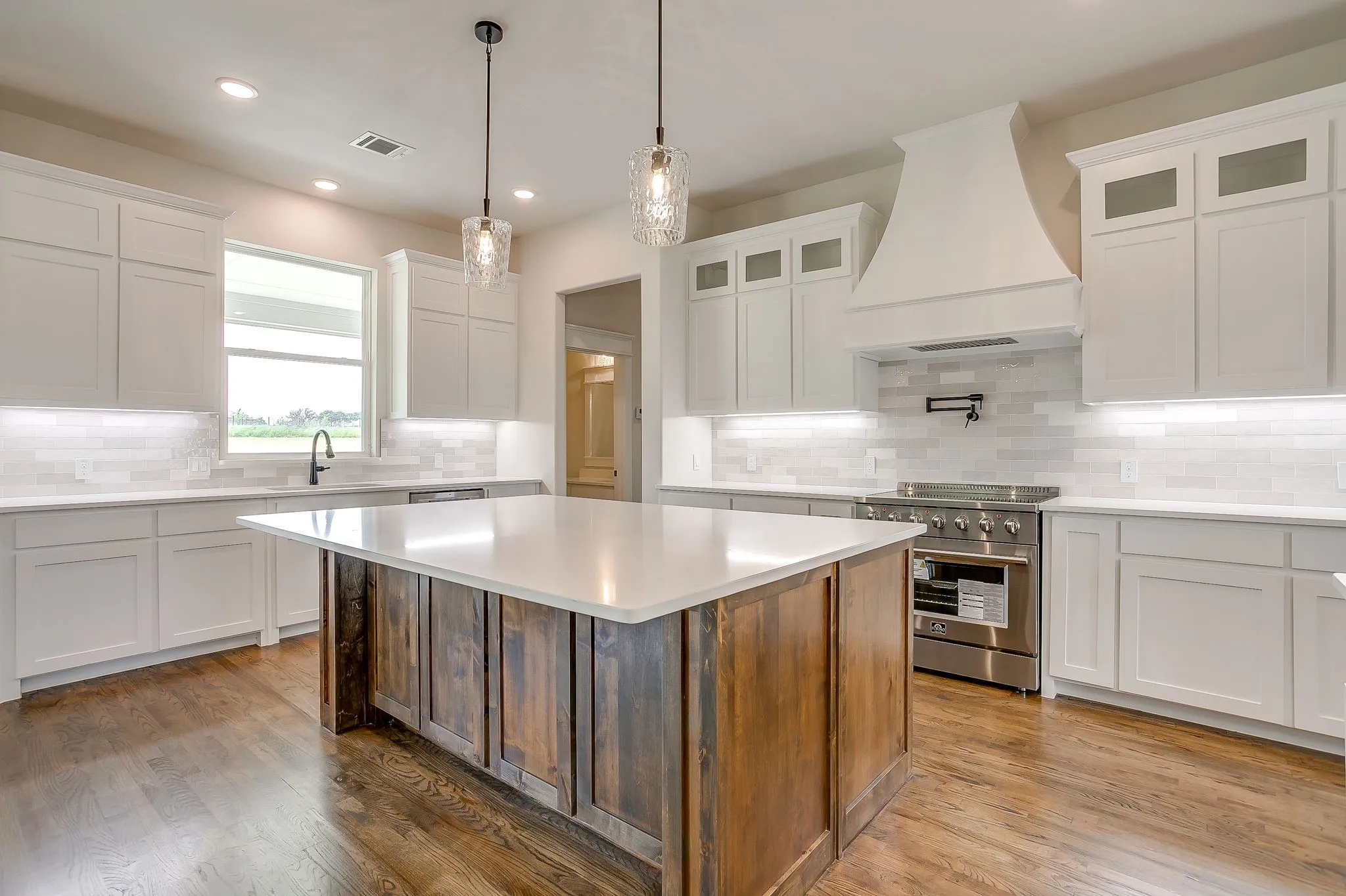 Single Family Residence For Sale in Parker County , 1001 Magnolia Court, Springtown, Texas 76082, 3 Bedroom, 3 Bathroom, 3 Garage spaces, 2,588 Sqft, built in 2025, mls#21373867, Real Estate Agent in Springtown, Homes For Sale in Parker county, Homes For Sale in Springtown, Realtor in Springtown Texas, Real Estate Brokerage Independent Realty Texas, Luminita Cordes Realtor