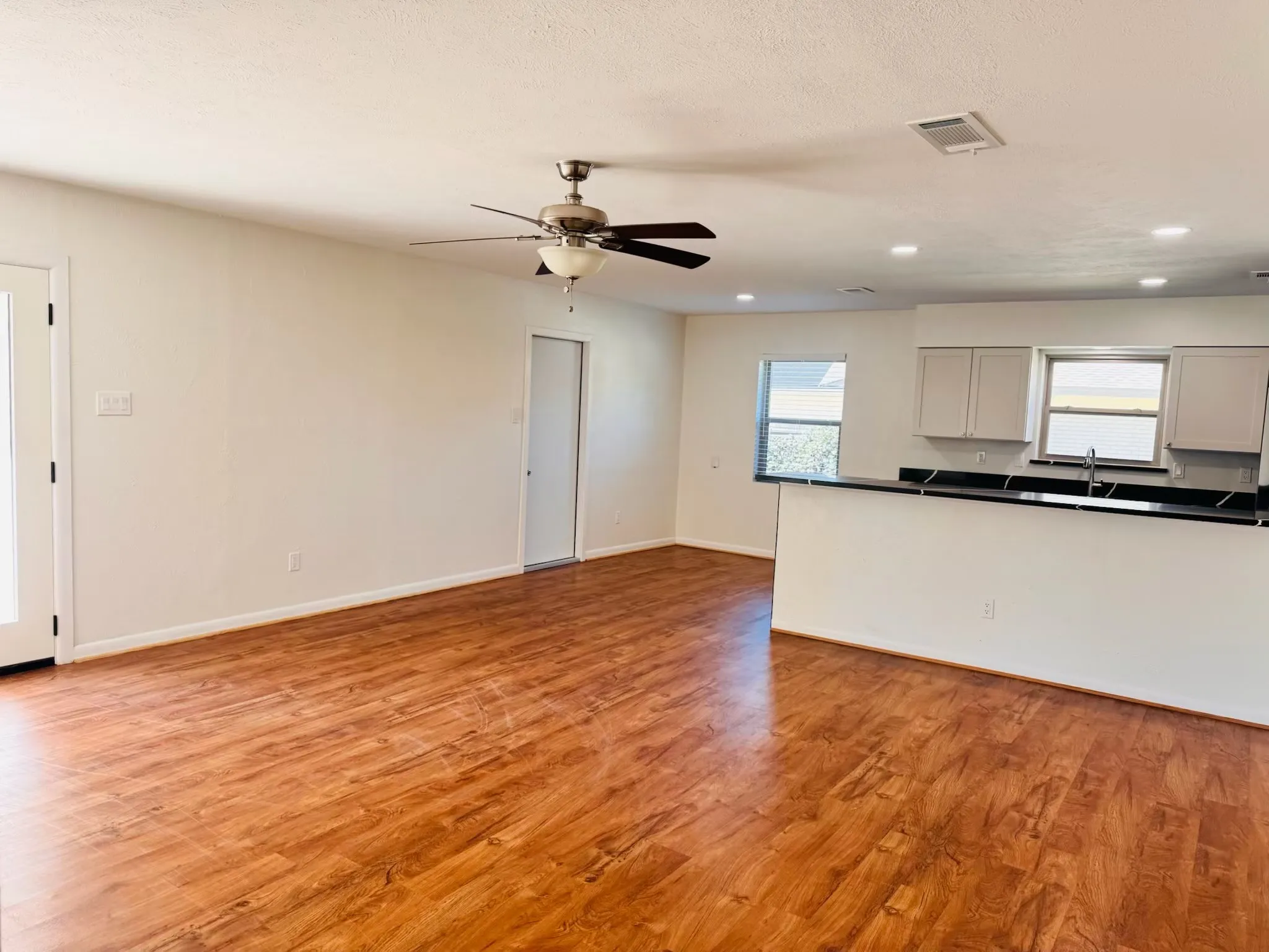 Single Family Residence For Rent in Tarrant County , 1710 Cresthaven Drive, Pantego, Texas 76013, 3 Bedroom, 2 Bathroom, 2 Garage spaces, 1,964 Sqft, built in 1964, mls#21373962, Real Estate Agent in Pantego, Homes For Rent in Tarrant county, Homes For Rent in Pantego, Realtor in Pantego Texas, Real Estate Brokerage Independent Realty Texas, Luminita Cordes Realtor