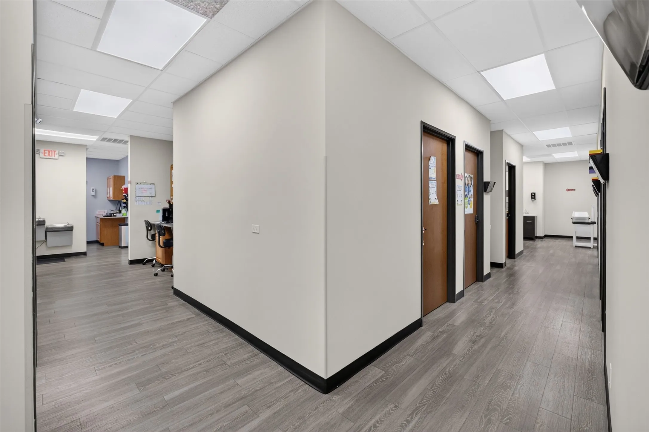 HALLWAY TO THE EXAMINING ROOMS