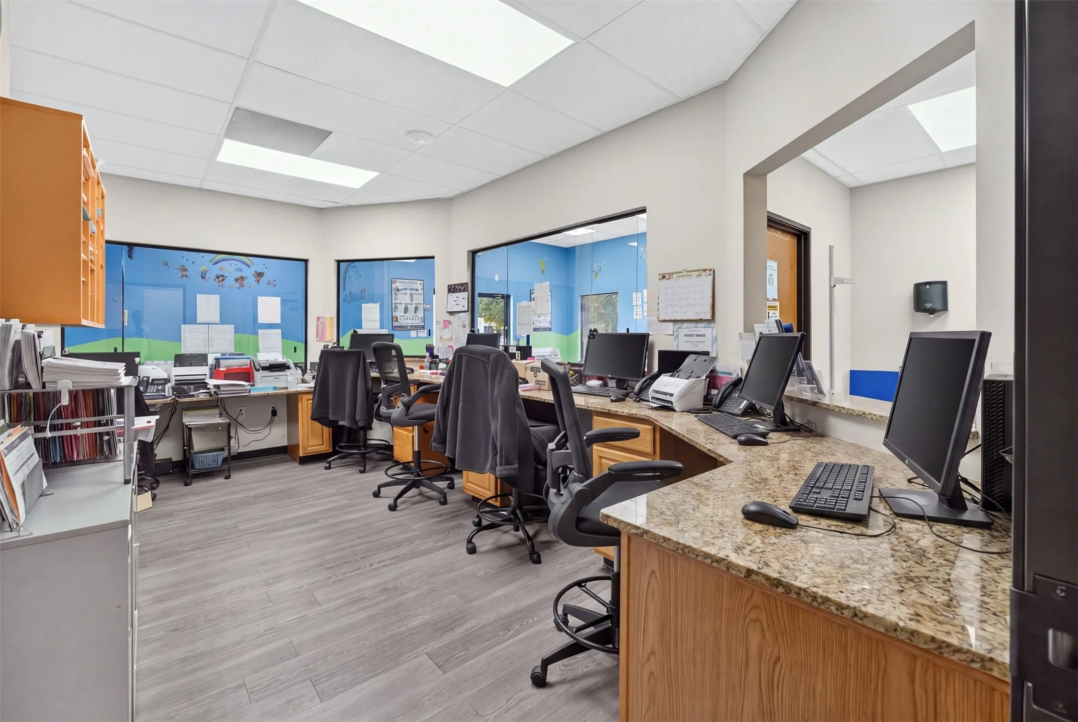 RECEPTIONIST OFFICE