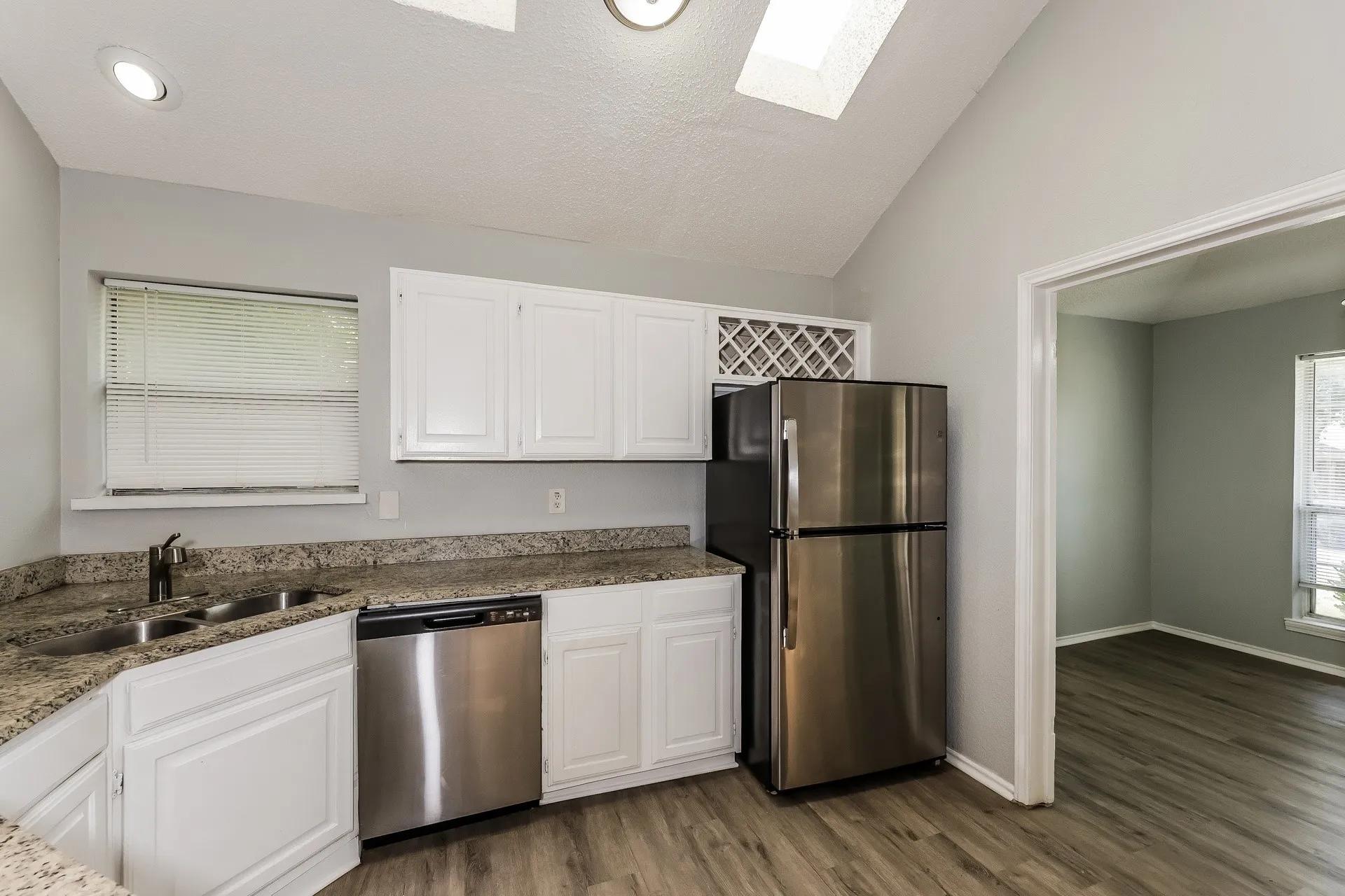 Single Family Residence For Rent in Dallas County , 404 Derby Lane, De Soto, Texas 75115, 3 Bedroom, 2 Bathroom, 1 Garage spaces, 1,943 Sqft, built in 1986, mls#21373982, Real Estate Agent in De Soto, Homes For Rent in Dallas county, Homes For Rent in De Soto, Realtor in De Soto Texas, Real Estate Brokerage Independent Realty Texas, Luminita Cordes Realtor