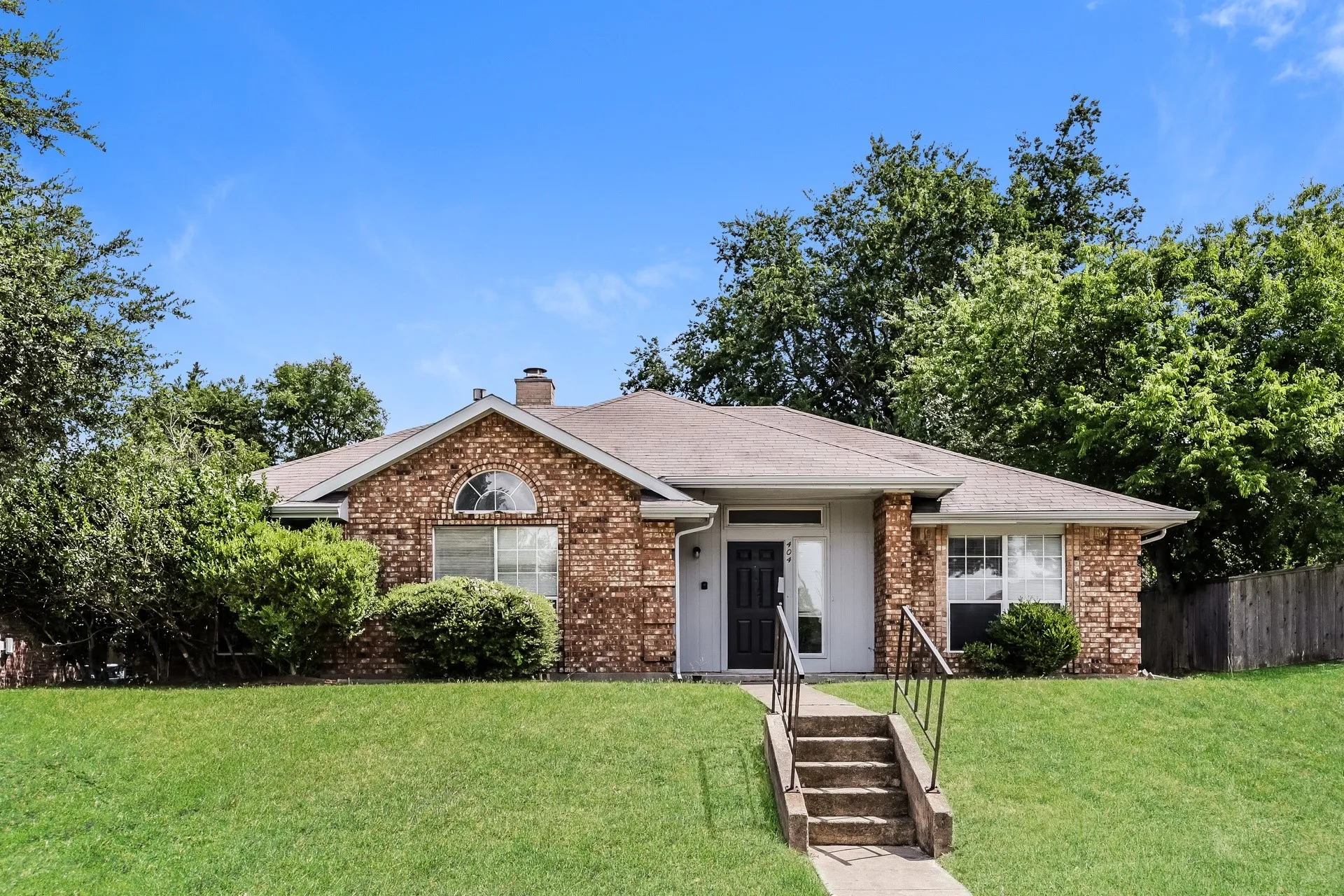 Single Family Residence For Rent in Dallas County , 404 Derby Lane, De Soto, Texas 75115, 3 Bedroom, 2 Bathroom, 1 Garage spaces, 1,943 Sqft, built in 1986, mls#21373982, Real Estate Agent in De Soto, Homes For Rent in Dallas county, Homes For Rent in De Soto, Realtor in De Soto Texas, Real Estate Brokerage Independent Realty Texas, Luminita Cordes Realtor