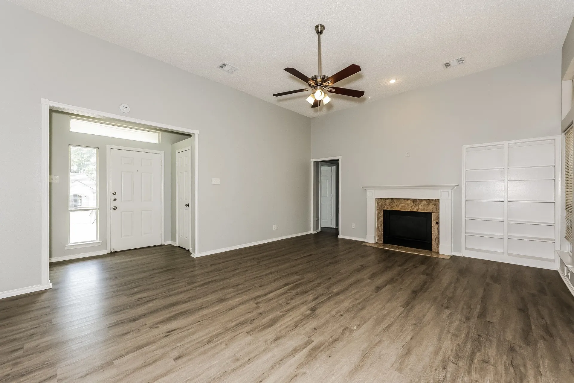 Single Family Residence For Rent in Dallas County , 404 Derby Lane, De Soto, Texas 75115, 3 Bedroom, 2 Bathroom, 1 Garage spaces, 1,943 Sqft, built in 1986, mls#21373982, Real Estate Agent in De Soto, Homes For Rent in Dallas county, Homes For Rent in De Soto, Realtor in De Soto Texas, Real Estate Brokerage Independent Realty Texas, Luminita Cordes Realtor