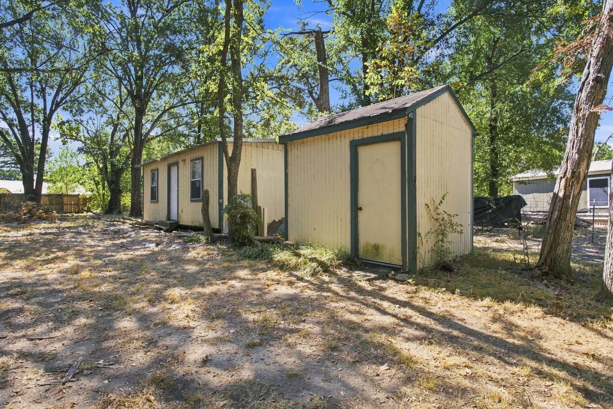 Mobile Home For Sale in Fannin County , 7302 Oak View, Bonham, Texas 75418, 2 Bedroom, 2 Bathroom, Garage spaces, 1,260 Sqft, built in 1995, mls#21373972, Real Estate Agent in Bonham, Homes For Sale in Fannin county, Homes For Sale in Bonham, Realtor in Bonham Texas, Real Estate Brokerage Independent Realty Texas, Luminita Cordes Realtor