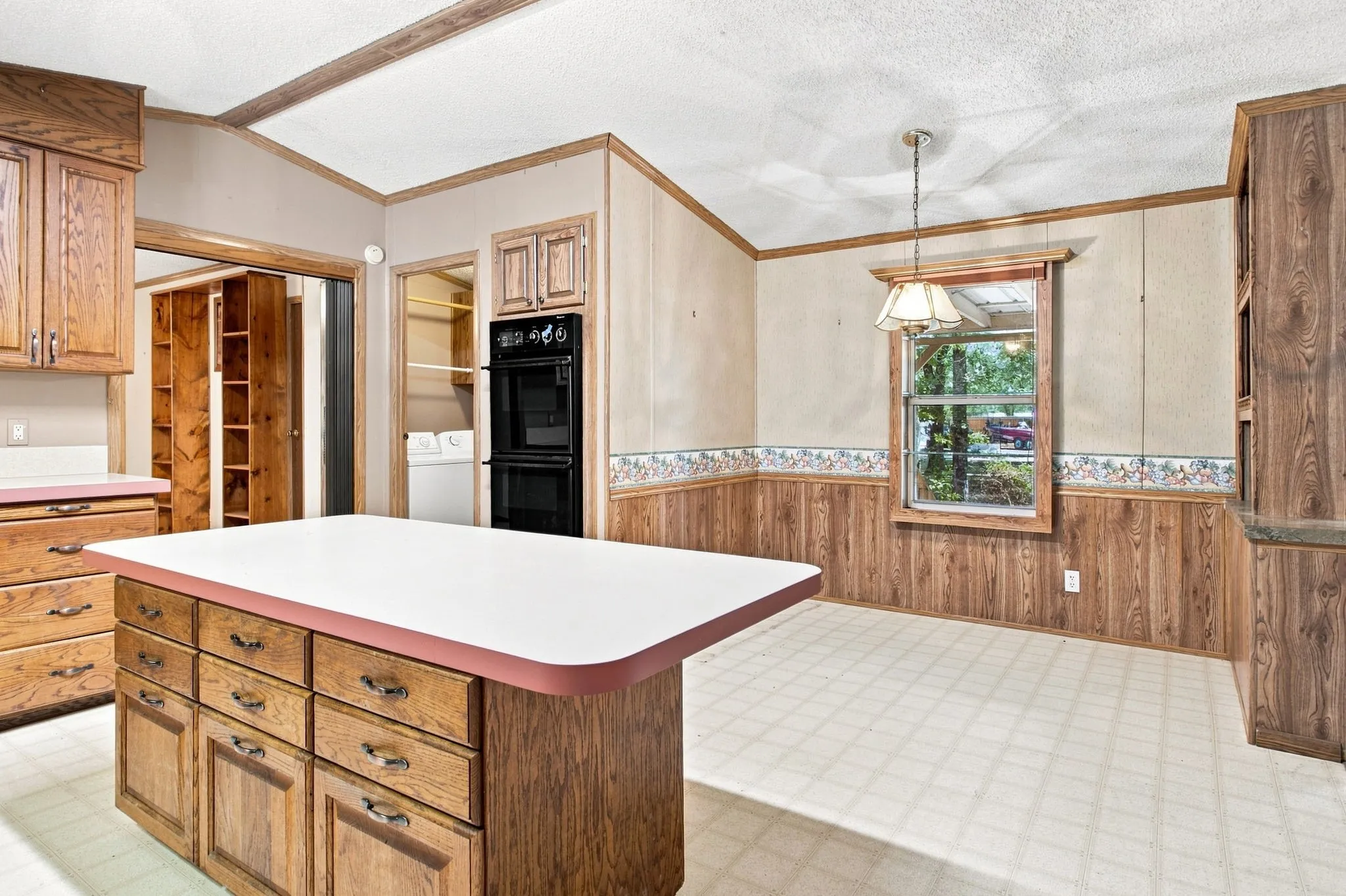 Mobile Home For Sale in Fannin County , 7302 Oak View, Bonham, Texas 75418, 2 Bedroom, 2 Bathroom, Garage spaces, 1,260 Sqft, built in 1995, mls#21373972, Real Estate Agent in Bonham, Homes For Sale in Fannin county, Homes For Sale in Bonham, Realtor in Bonham Texas, Real Estate Brokerage Independent Realty Texas, Luminita Cordes Realtor