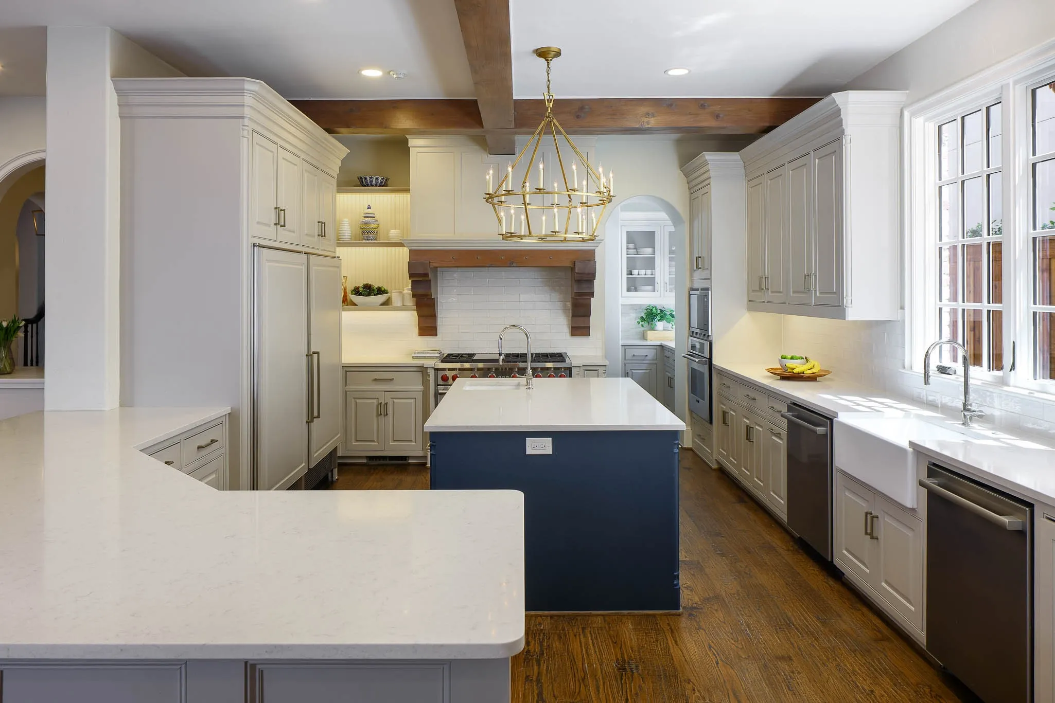 Gourmet eat-in kitchen