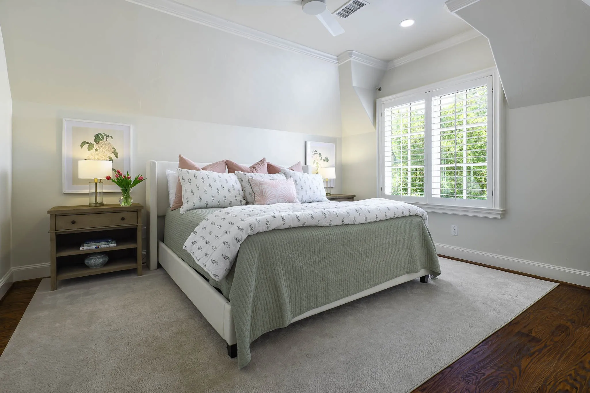 Ensuite bedroom with walk-in closet