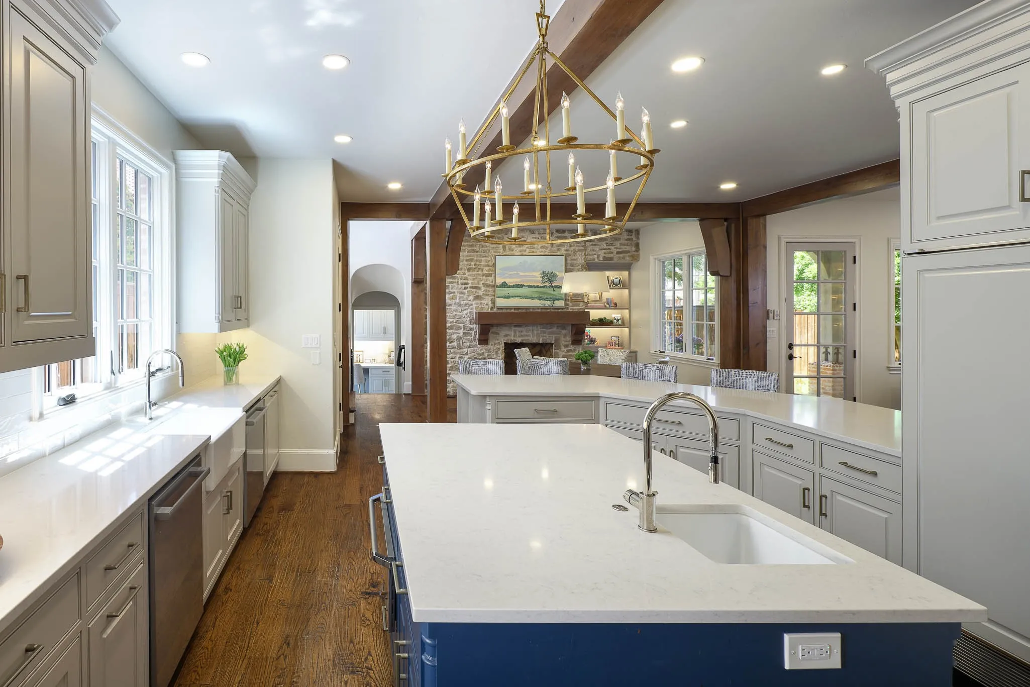 Gourmet eat-in kitchen