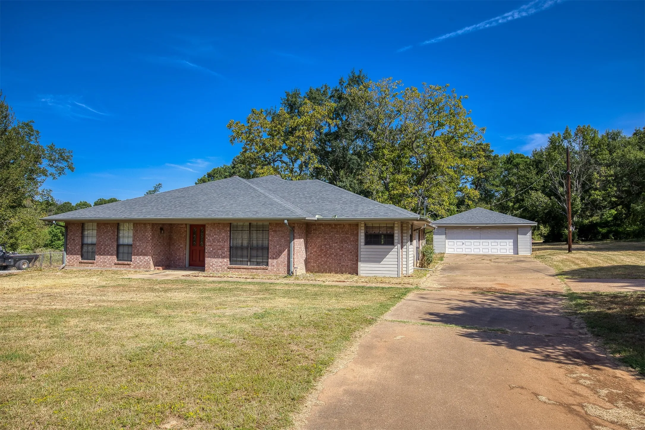 Single Family Residence For Sale in Anderson County , 2299 Farm to Market 2574, Palestine, Texas 75803, 3 Bedroom, 3 Bathroom, 2 Garage spaces, 2,822 Sqft, built in 1993, mls#21373989, Real Estate Agent in Palestine, Homes For Sale in Anderson county, Homes For Sale in Palestine, Realtor in Palestine Texas, Real Estate Brokerage Independent Realty Texas, Luminita Cordes Realtor