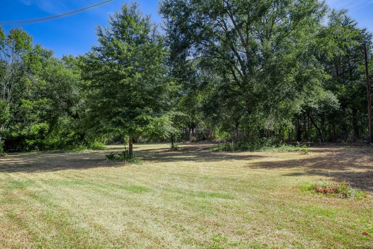 Single Family Residence For Sale in Anderson County , 2299 Farm to Market 2574, Palestine, Texas 75803, 3 Bedroom, 3 Bathroom, 2 Garage spaces, 2,822 Sqft, built in 1993, mls#21373989, Real Estate Agent in Palestine, Homes For Sale in Anderson county, Homes For Sale in Palestine, Realtor in Palestine Texas, Real Estate Brokerage Independent Realty Texas, Luminita Cordes Realtor