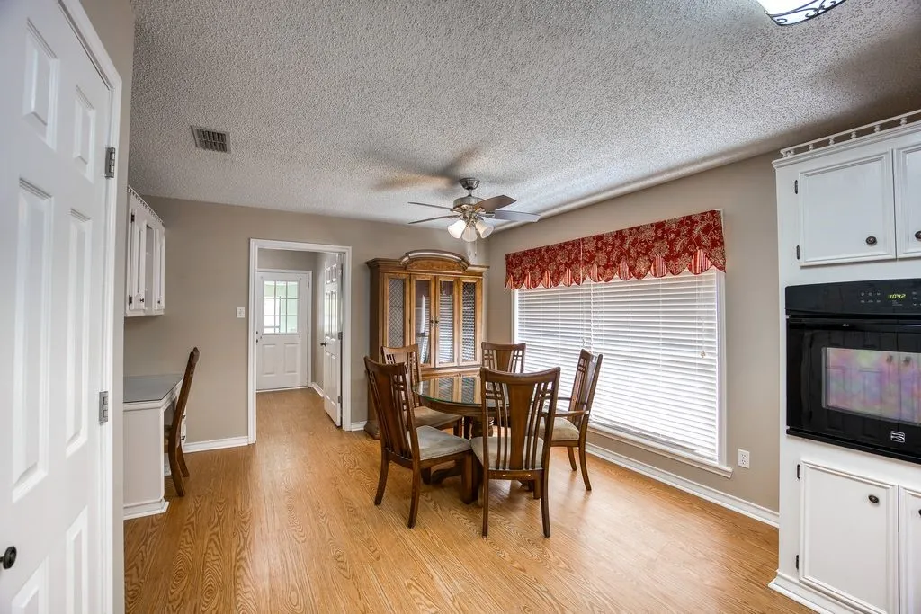 Single Family Residence For Sale in Anderson County , 2299 Farm to Market 2574, Palestine, Texas 75803, 3 Bedroom, 3 Bathroom, 2 Garage spaces, 2,822 Sqft, built in 1993, mls#21373989, Real Estate Agent in Palestine, Homes For Sale in Anderson county, Homes For Sale in Palestine, Realtor in Palestine Texas, Real Estate Brokerage Independent Realty Texas, Luminita Cordes Realtor