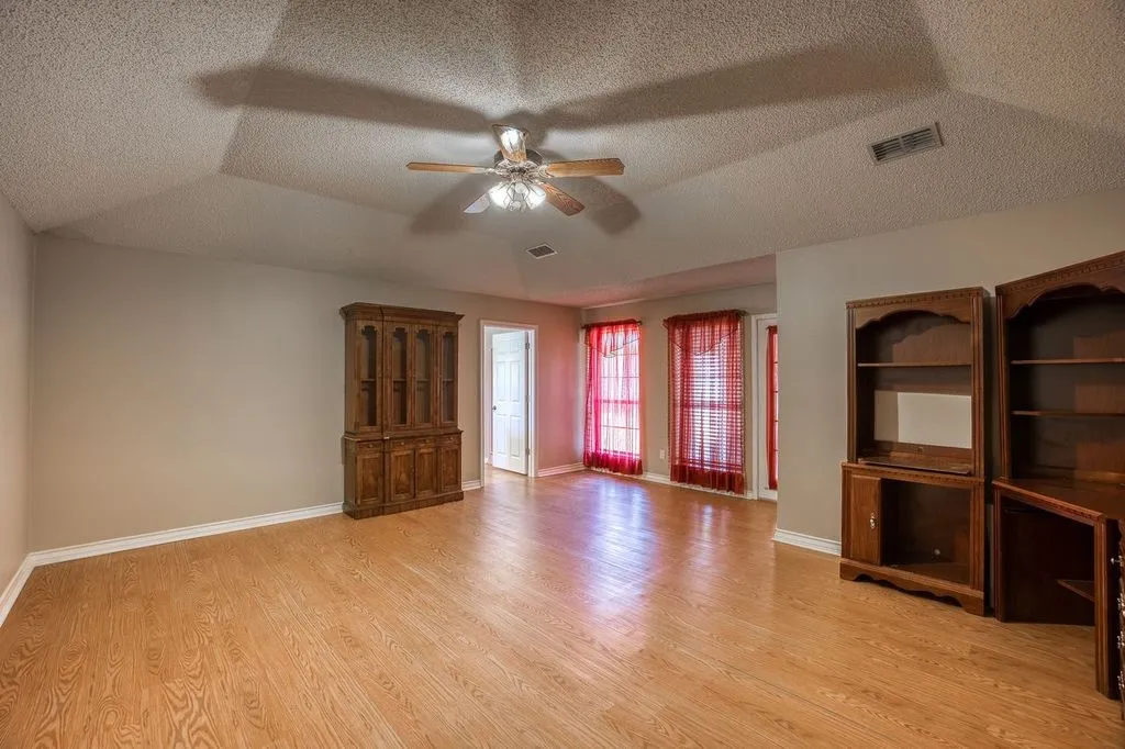 Single Family Residence For Sale in Anderson County , 2299 Farm to Market 2574, Palestine, Texas 75803, 3 Bedroom, 3 Bathroom, 2 Garage spaces, 2,822 Sqft, built in 1993, mls#21373989, Real Estate Agent in Palestine, Homes For Sale in Anderson county, Homes For Sale in Palestine, Realtor in Palestine Texas, Real Estate Brokerage Independent Realty Texas, Luminita Cordes Realtor