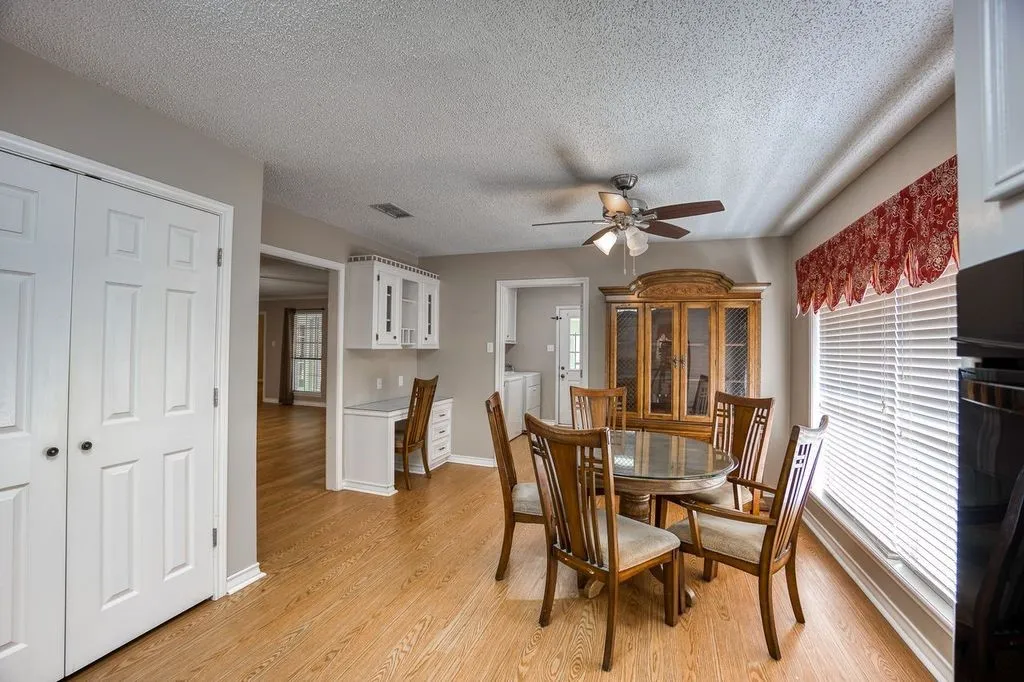 Single Family Residence For Sale in Anderson County , 2299 Farm to Market 2574, Palestine, Texas 75803, 3 Bedroom, 3 Bathroom, 2 Garage spaces, 2,822 Sqft, built in 1993, mls#21373989, Real Estate Agent in Palestine, Homes For Sale in Anderson county, Homes For Sale in Palestine, Realtor in Palestine Texas, Real Estate Brokerage Independent Realty Texas, Luminita Cordes Realtor