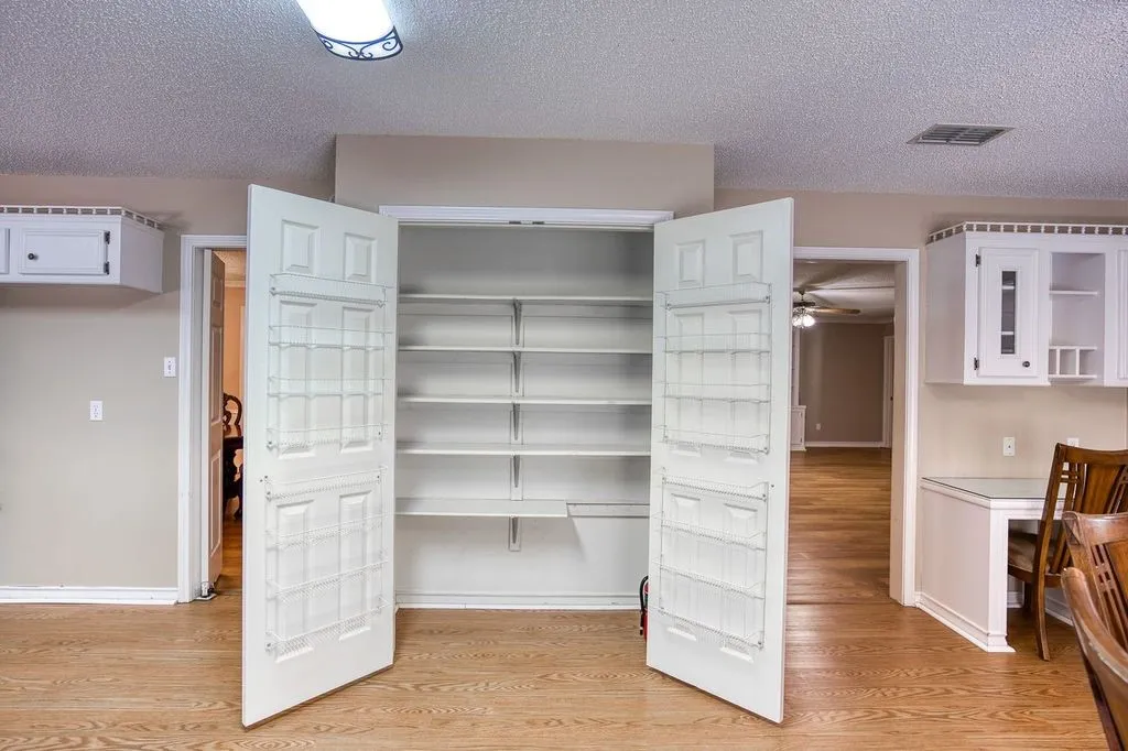 Single Family Residence For Sale in Anderson County , 2299 Farm to Market 2574, Palestine, Texas 75803, 3 Bedroom, 3 Bathroom, 2 Garage spaces, 2,822 Sqft, built in 1993, mls#21373989, Real Estate Agent in Palestine, Homes For Sale in Anderson county, Homes For Sale in Palestine, Realtor in Palestine Texas, Real Estate Brokerage Independent Realty Texas, Luminita Cordes Realtor