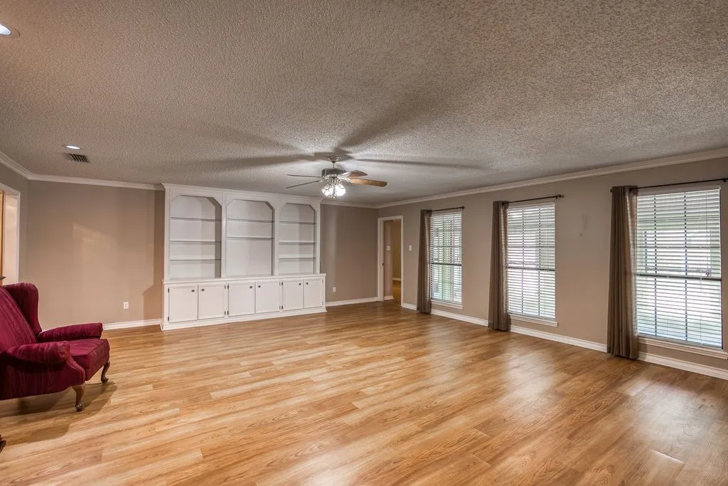Single Family Residence For Sale in Anderson County , 2299 Farm to Market 2574, Palestine, Texas 75803, 3 Bedroom, 3 Bathroom, 2 Garage spaces, 2,822 Sqft, built in 1993, mls#21373989, Real Estate Agent in Palestine, Homes For Sale in Anderson county, Homes For Sale in Palestine, Realtor in Palestine Texas, Real Estate Brokerage Independent Realty Texas, Luminita Cordes Realtor