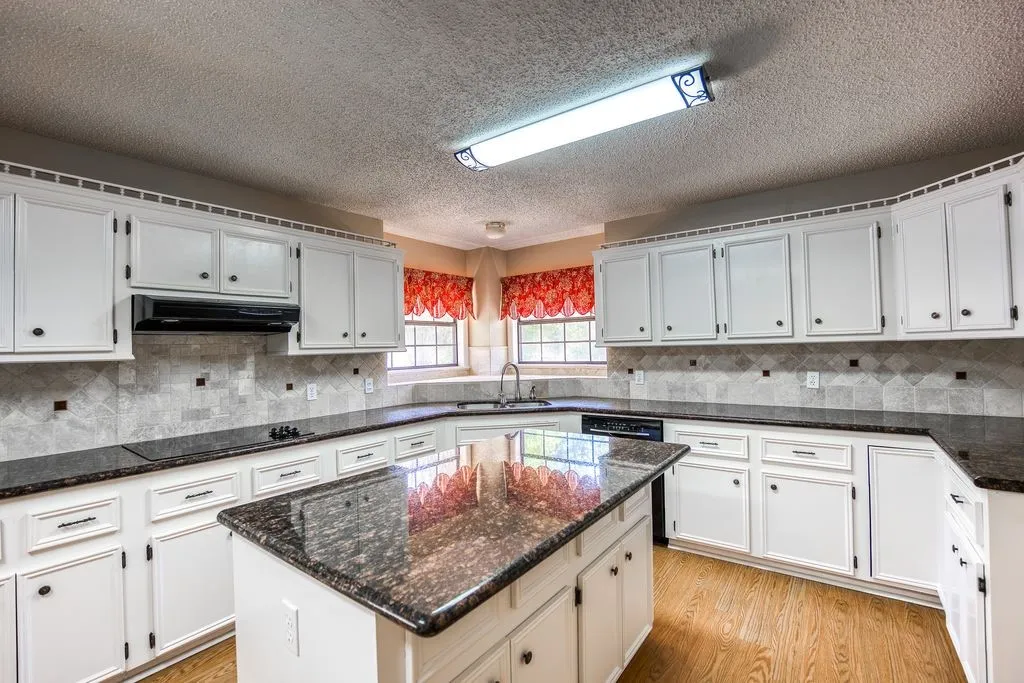 Single Family Residence For Sale in Anderson County , 2299 Farm to Market 2574, Palestine, Texas 75803, 3 Bedroom, 3 Bathroom, 2 Garage spaces, 2,822 Sqft, built in 1993, mls#21373989, Real Estate Agent in Palestine, Homes For Sale in Anderson county, Homes For Sale in Palestine, Realtor in Palestine Texas, Real Estate Brokerage Independent Realty Texas, Luminita Cordes Realtor