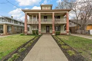 Triplex For Rent in Dallas County , 4617 Gaston Avenue A, Dallas, Texas 75246, 1 Bedroom, 1 Bathroom, Garage spaces, 334 Sqft, built in 1936, mls#21373948, Real Estate Agent in Dallas, Homes For Rent in Dallas county, Homes For Rent in Dallas, Realtor in Dallas Texas, Real Estate Brokerage Independent Realty Texas, Luminita Cordes Realtor