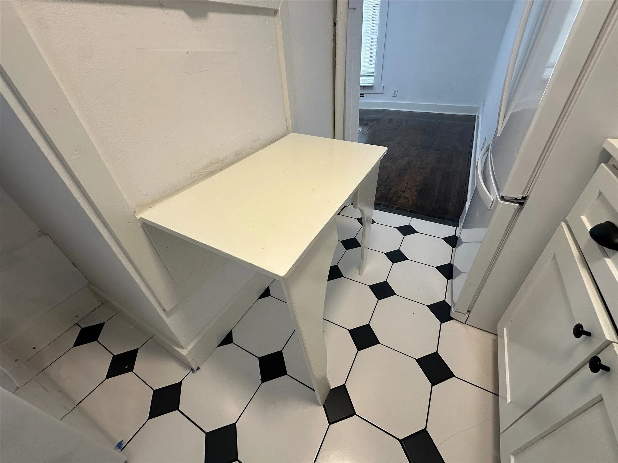 Triplex For Rent in Dallas County , 4617 Gaston Avenue A, Dallas, Texas 75246, 1 Bedroom, 1 Bathroom, Garage spaces, 334 Sqft, built in 1936, mls#21373948, Real Estate Agent in Dallas, Homes For Rent in Dallas county, Homes For Rent in Dallas, Realtor in Dallas Texas, Real Estate Brokerage Independent Realty Texas, Luminita Cordes Realtor