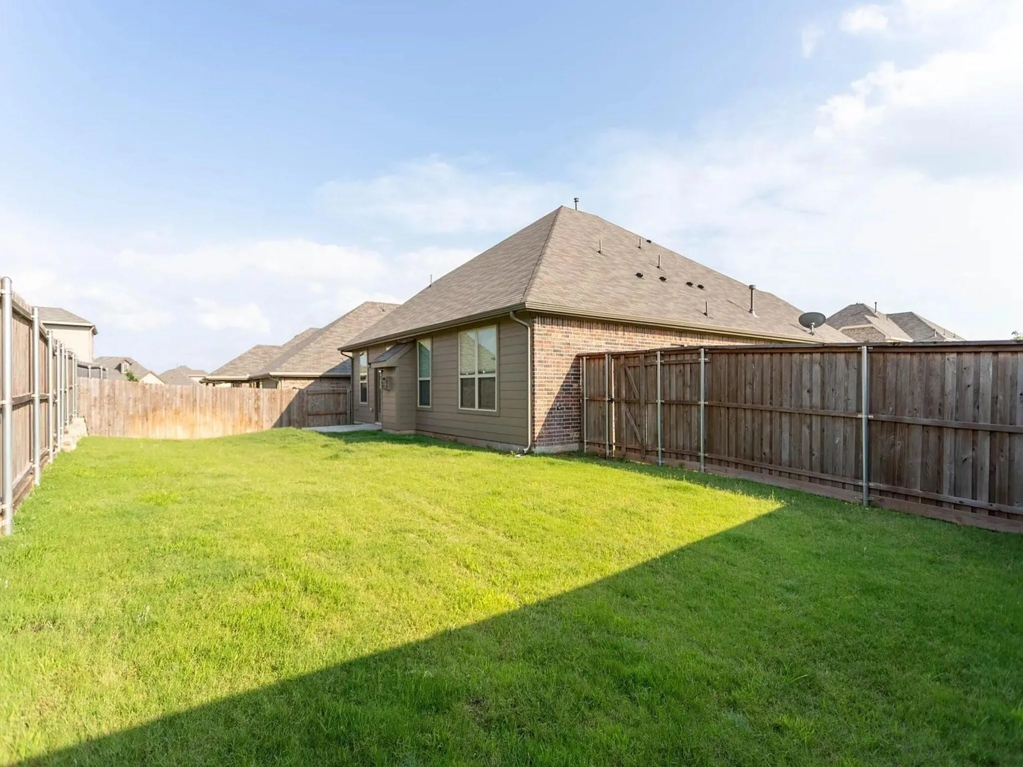 Single Family Residence For Rent in Denton County , 2601 N Sun Creek Drive, Little Elm, Texas 75066, 4 Bedroom, 3 Bathroom, 2 Garage spaces, 2,376 Sqft, built in 2016, mls#21374002, Real Estate Agent in Little Elm, Homes For Rent in Denton county, Homes For Rent in Little Elm, Realtor in Little Elm Texas, Real Estate Brokerage Independent Realty Texas, Luminita Cordes Realtor