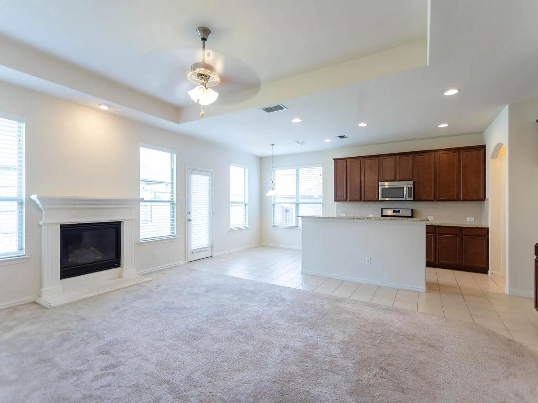 Single Family Residence For Rent in Denton County , 2601 N Sun Creek Drive, Little Elm, Texas 75066, 4 Bedroom, 3 Bathroom, 2 Garage spaces, 2,376 Sqft, built in 2016, mls#21374002, Real Estate Agent in Little Elm, Homes For Rent in Denton county, Homes For Rent in Little Elm, Realtor in Little Elm Texas, Real Estate Brokerage Independent Realty Texas, Luminita Cordes Realtor