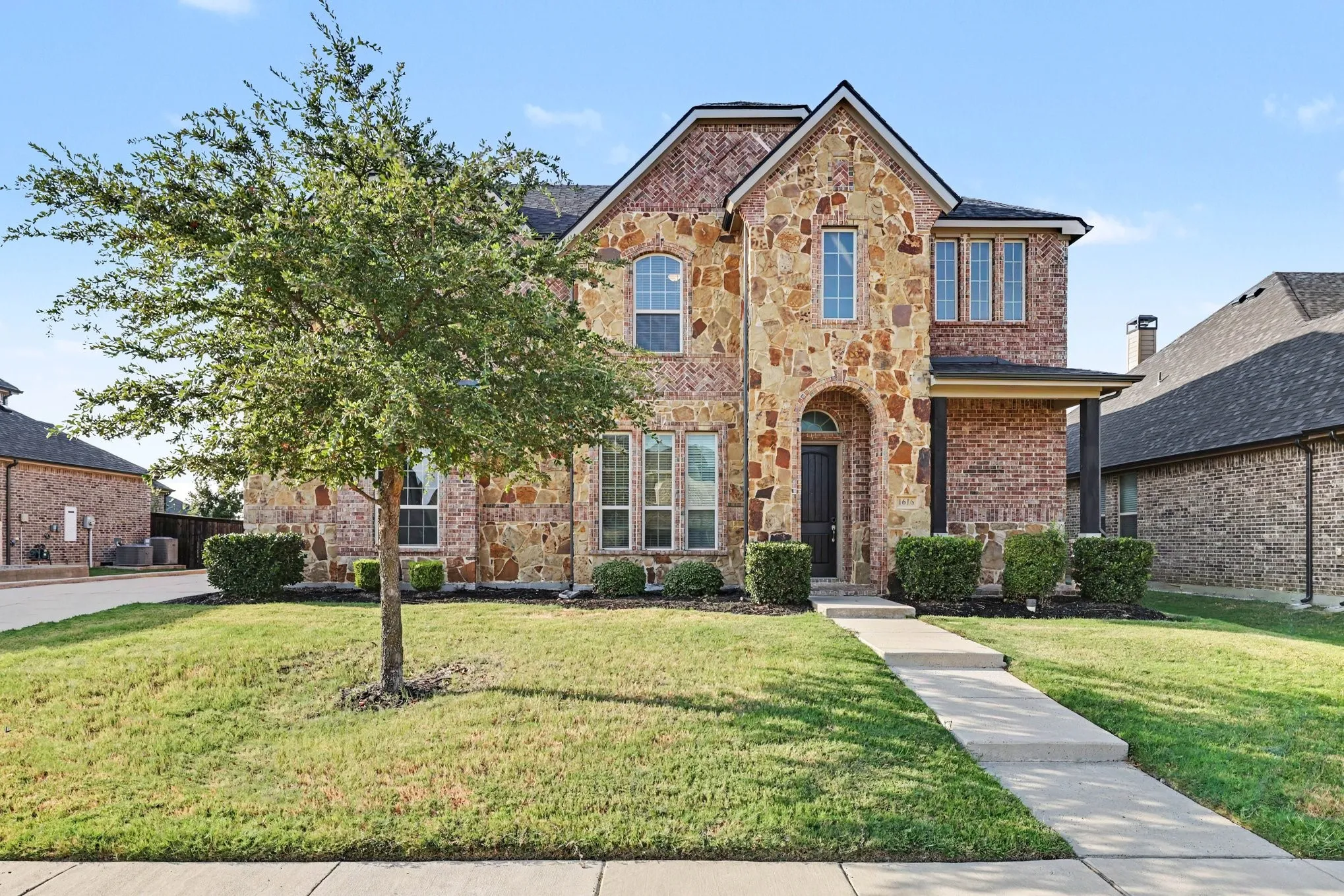 Single Family Residence For Sale in Denton County , 1616 Canals Drive, Little Elm, Texas 75068, 4 Bedroom, 4 Bathroom, 2 Garage spaces, 4,066 Sqft, built in 2017, mls#21373252, Real Estate Agent in Little Elm, Homes For Sale in Denton county, Homes For Sale in Little Elm, Realtor in Little Elm Texas, Real Estate Brokerage Independent Realty Texas, Luminita Cordes Realtor