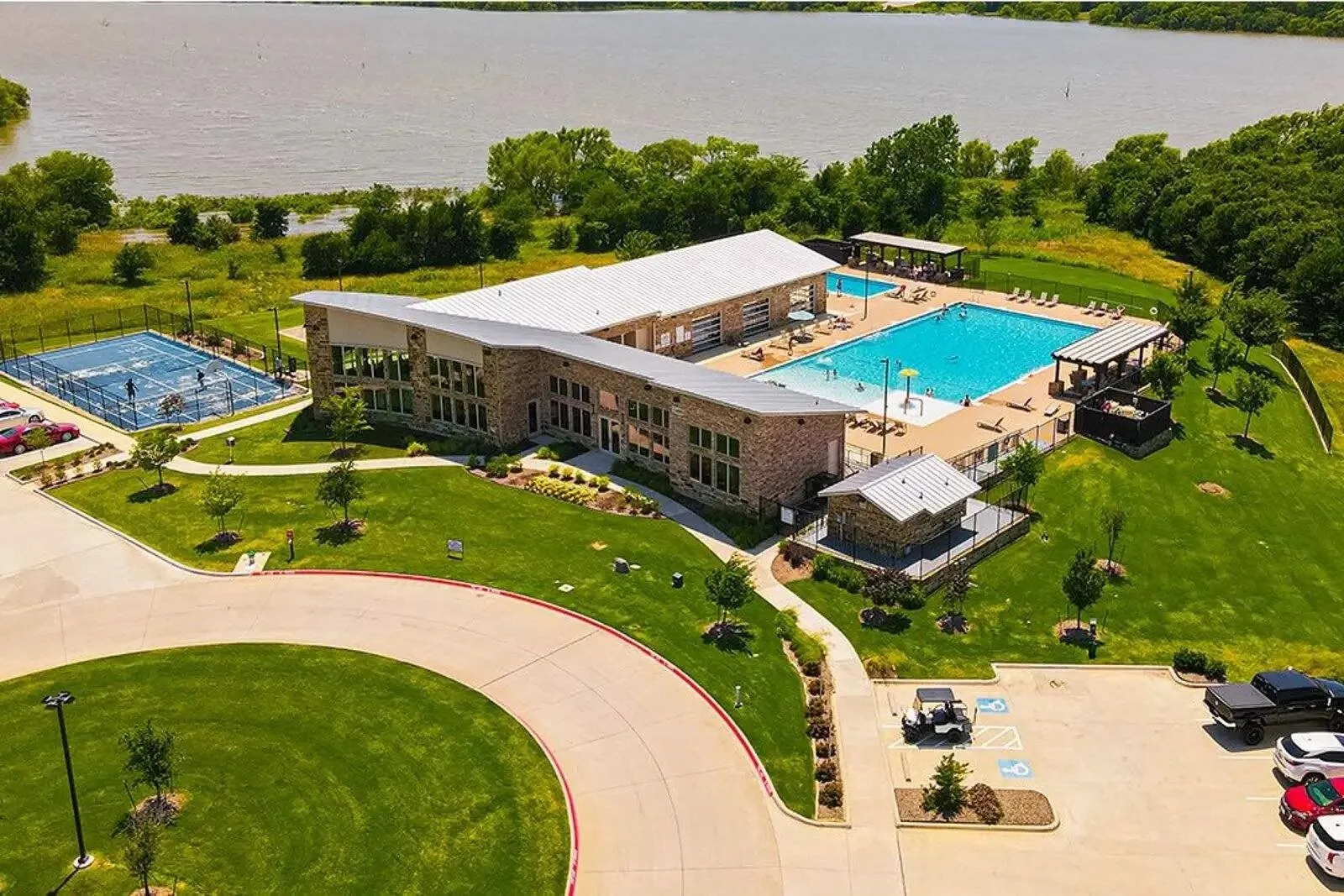Single Family Residence For Sale in Denton County , 1616 Canals Drive, Little Elm, Texas 75068, 4 Bedroom, 4 Bathroom, 2 Garage spaces, 4,066 Sqft, built in 2017, mls#21373252, Real Estate Agent in Little Elm, Homes For Sale in Denton county, Homes For Sale in Little Elm, Realtor in Little Elm Texas, Real Estate Brokerage Independent Realty Texas, Luminita Cordes Realtor