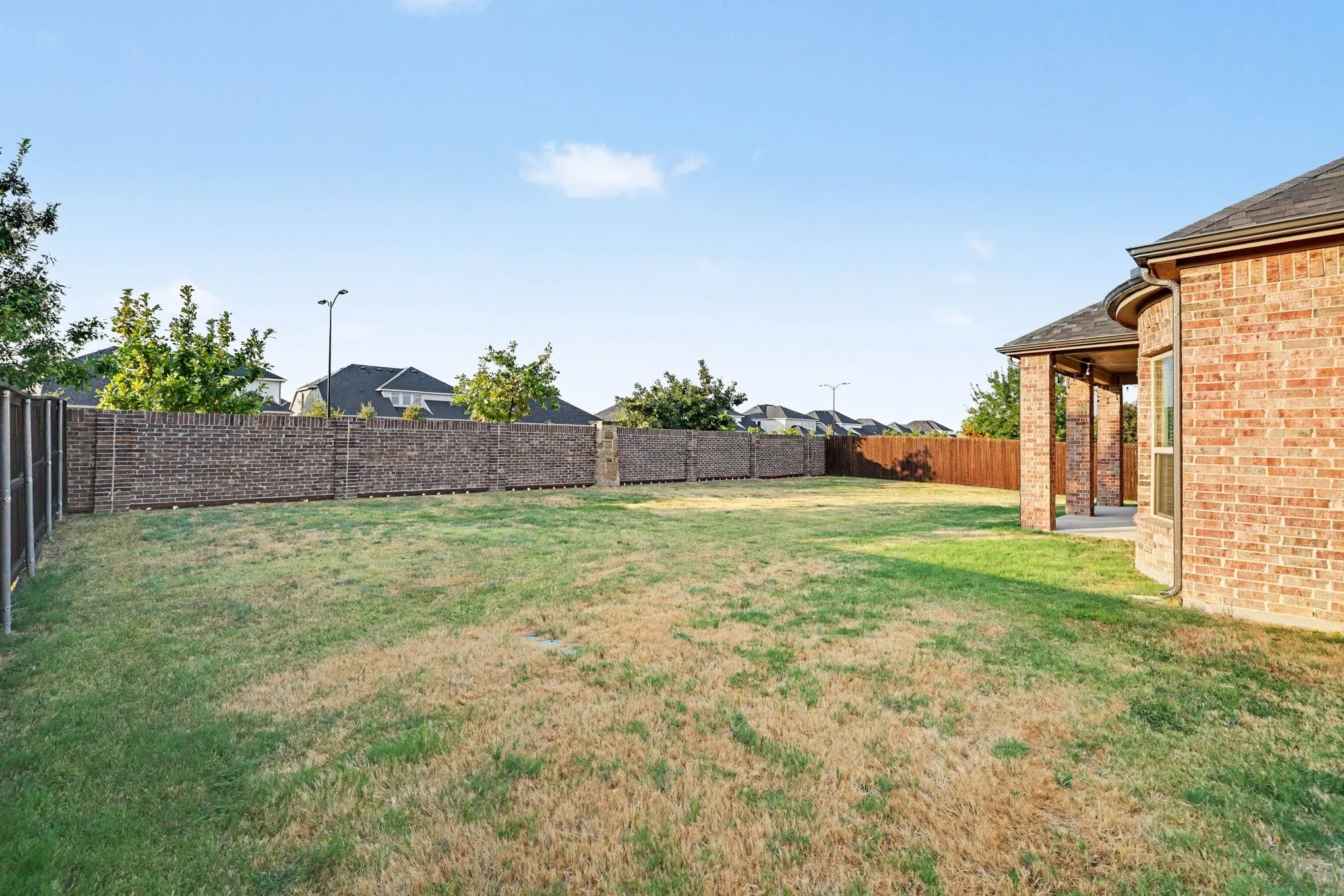 Single Family Residence For Sale in Denton County , 1616 Canals Drive, Little Elm, Texas 75068, 4 Bedroom, 4 Bathroom, 2 Garage spaces, 4,066 Sqft, built in 2017, mls#21373252, Real Estate Agent in Little Elm, Homes For Sale in Denton county, Homes For Sale in Little Elm, Realtor in Little Elm Texas, Real Estate Brokerage Independent Realty Texas, Luminita Cordes Realtor