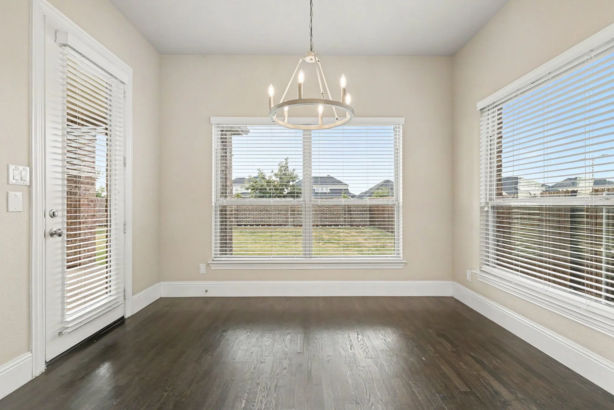 Single Family Residence For Sale in Denton County , 1616 Canals Drive, Little Elm, Texas 75068, 4 Bedroom, 4 Bathroom, 2 Garage spaces, 4,066 Sqft, built in 2017, mls#21373252, Real Estate Agent in Little Elm, Homes For Sale in Denton county, Homes For Sale in Little Elm, Realtor in Little Elm Texas, Real Estate Brokerage Independent Realty Texas, Luminita Cordes Realtor