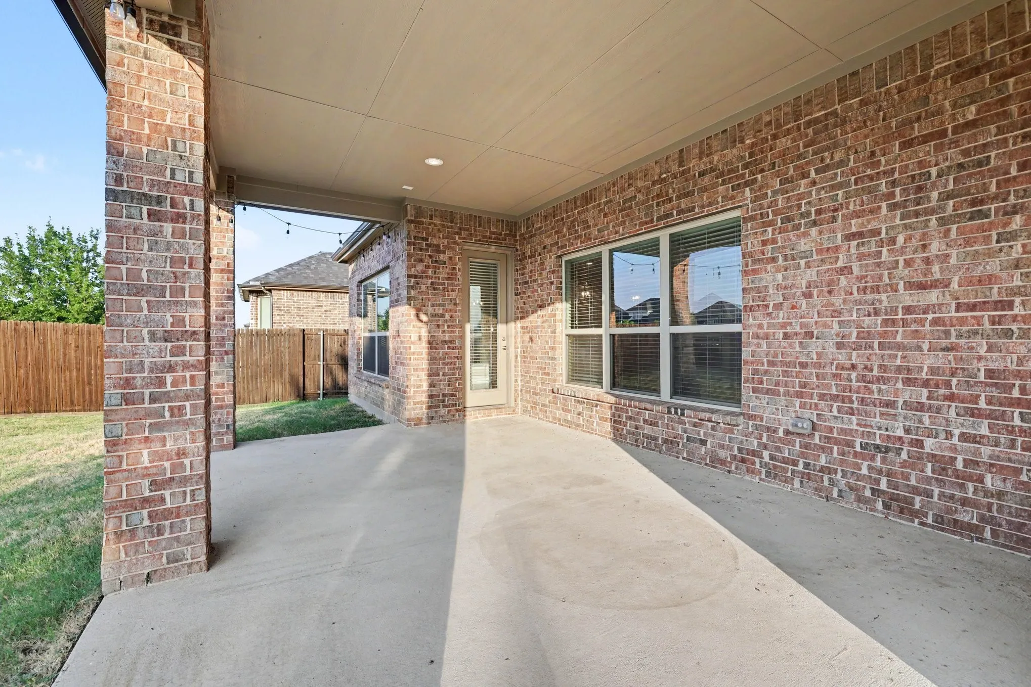 Single Family Residence For Sale in Denton County , 1616 Canals Drive, Little Elm, Texas 75068, 4 Bedroom, 4 Bathroom, 2 Garage spaces, 4,066 Sqft, built in 2017, mls#21373252, Real Estate Agent in Little Elm, Homes For Sale in Denton county, Homes For Sale in Little Elm, Realtor in Little Elm Texas, Real Estate Brokerage Independent Realty Texas, Luminita Cordes Realtor