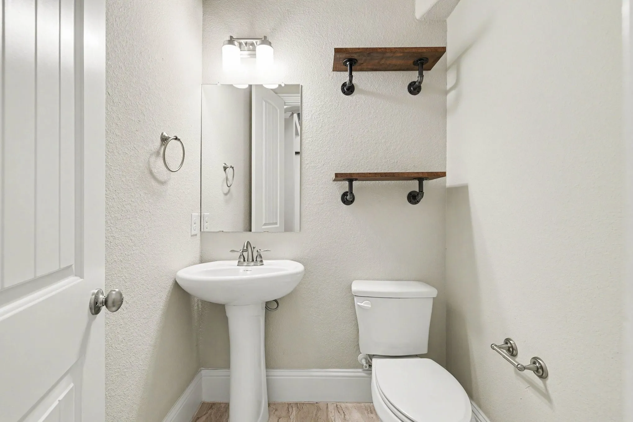 Single Family Residence For Sale in Denton County , 1616 Canals Drive, Little Elm, Texas 75068, 4 Bedroom, 4 Bathroom, 2 Garage spaces, 4,066 Sqft, built in 2017, mls#21373252, Real Estate Agent in Little Elm, Homes For Sale in Denton county, Homes For Sale in Little Elm, Realtor in Little Elm Texas, Real Estate Brokerage Independent Realty Texas, Luminita Cordes Realtor