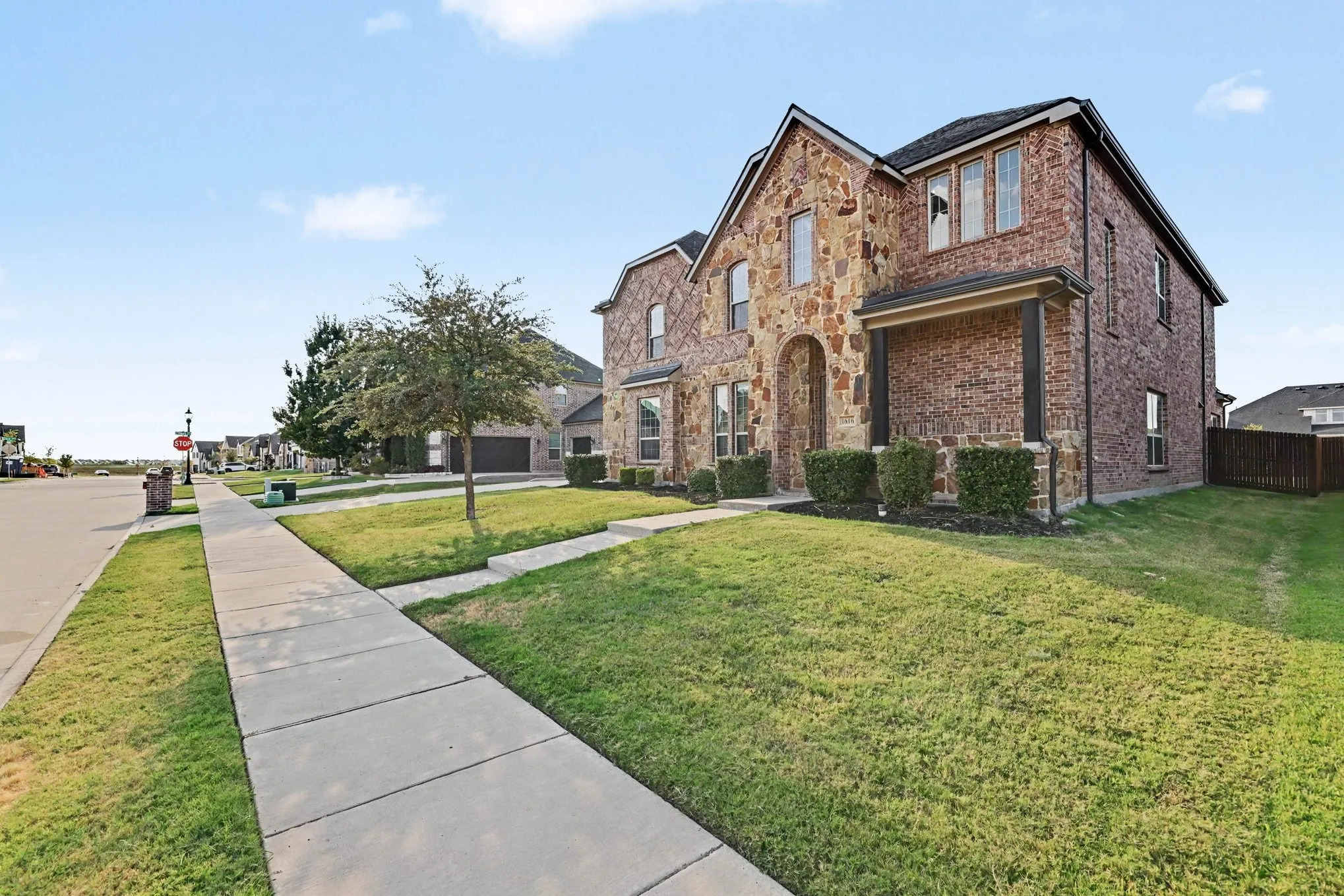 Single Family Residence For Sale in Denton County , 1616 Canals Drive, Little Elm, Texas 75068, 4 Bedroom, 4 Bathroom, 2 Garage spaces, 4,066 Sqft, built in 2017, mls#21373252, Real Estate Agent in Little Elm, Homes For Sale in Denton county, Homes For Sale in Little Elm, Realtor in Little Elm Texas, Real Estate Brokerage Independent Realty Texas, Luminita Cordes Realtor